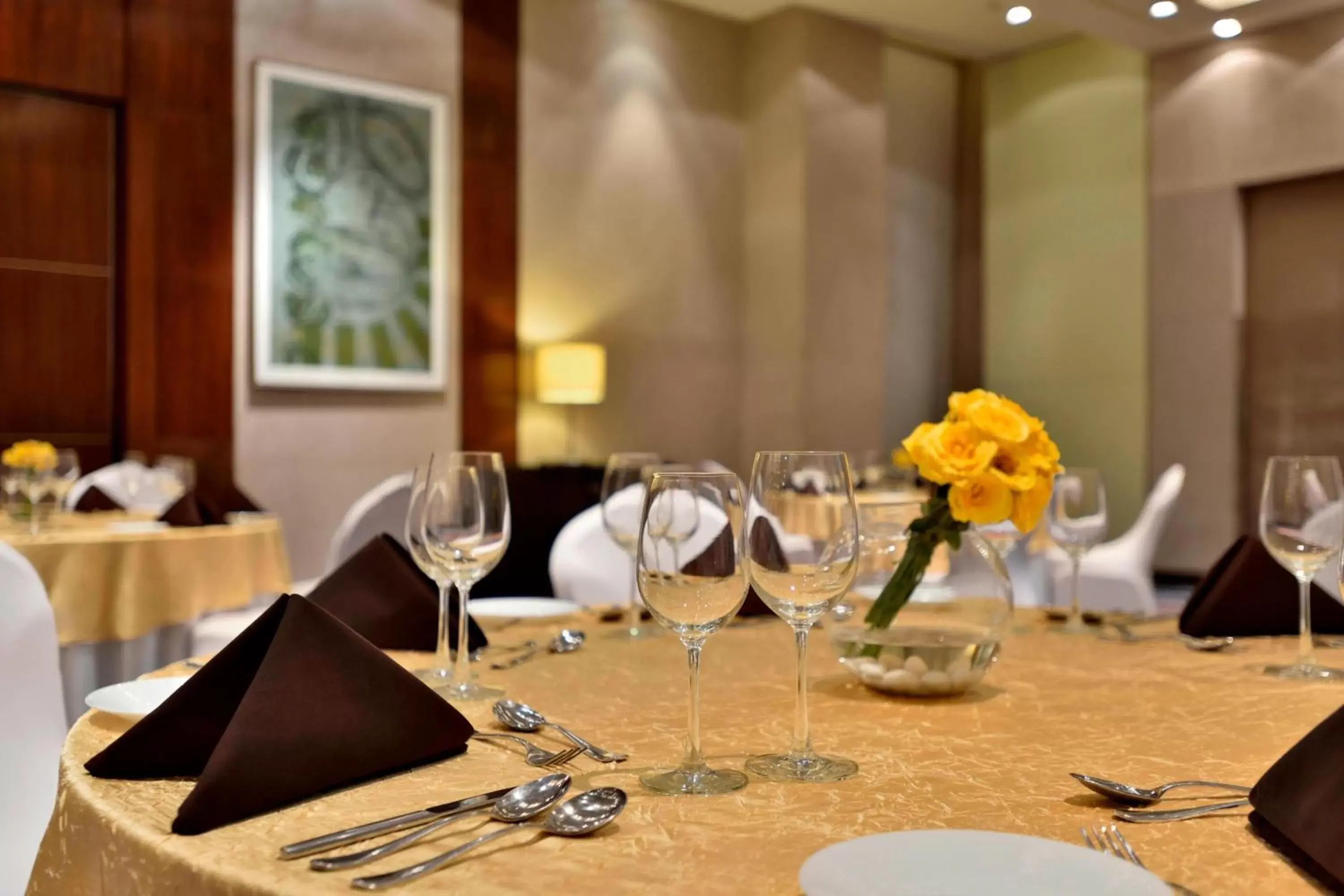 Meeting/conference room, Restaurant/Places to Eat in Courtyard by Marriott Pune Hinjewadi