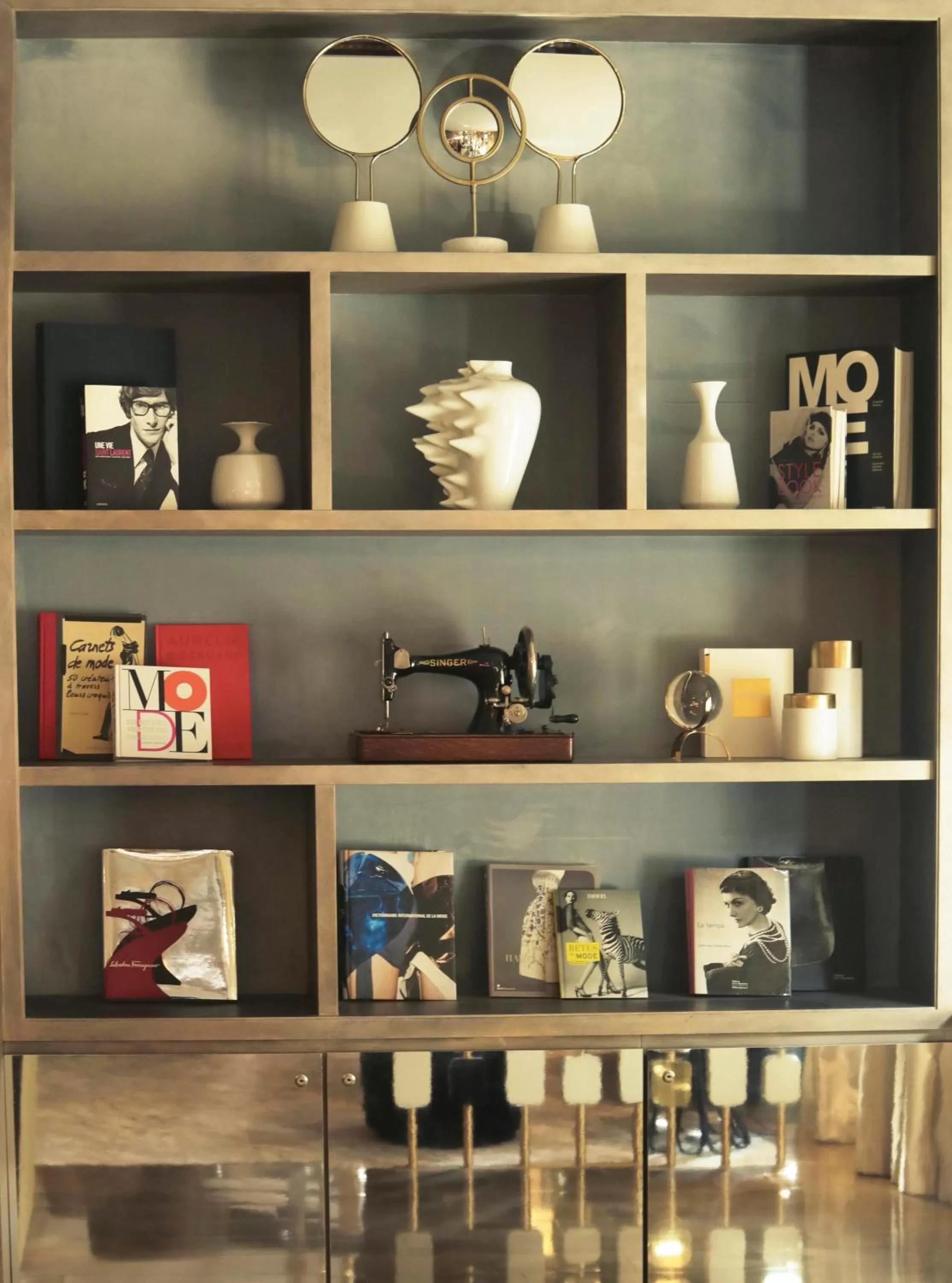 Lobby or reception in Hôtel le Derby Alma by Inwood Hotels