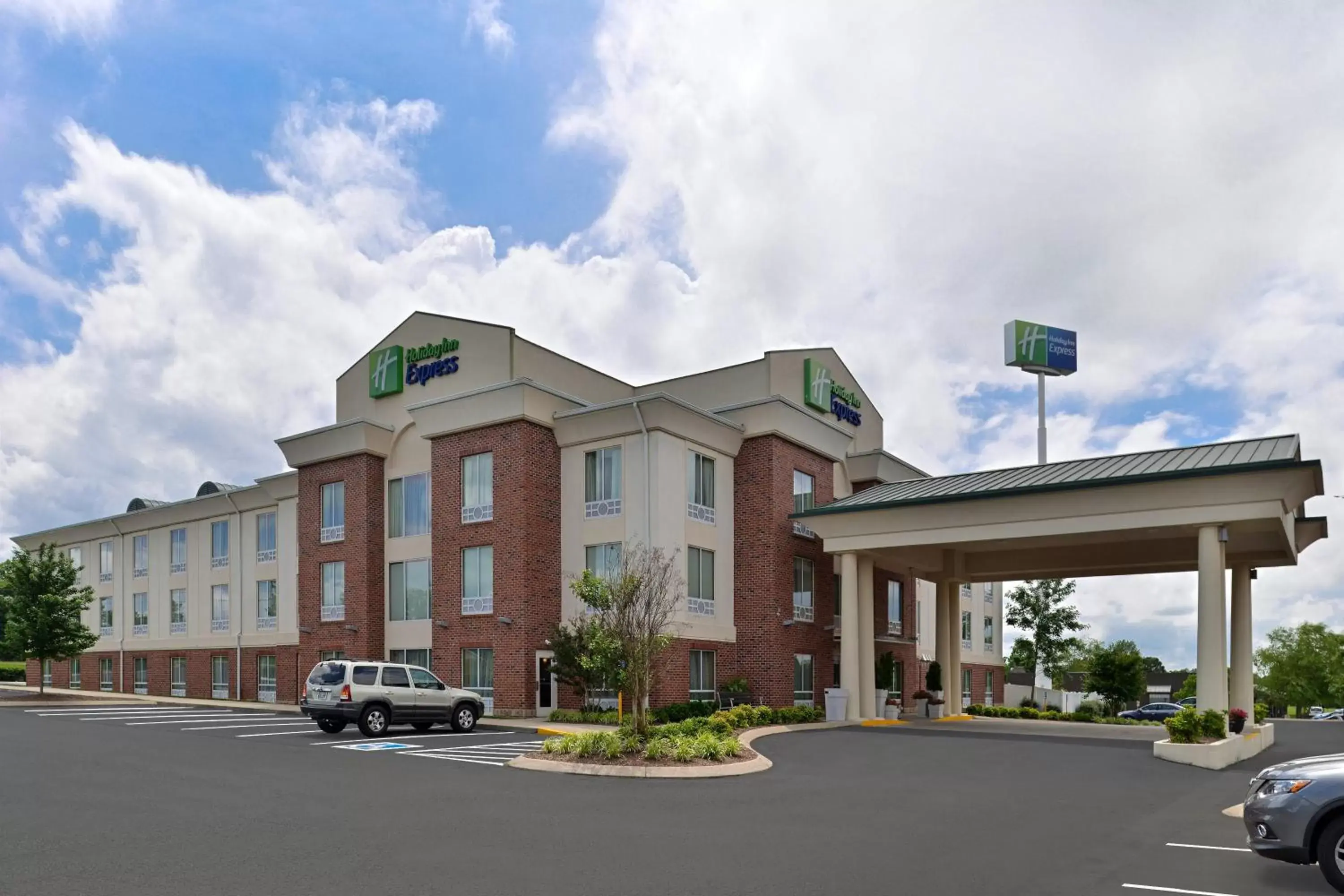 Property Building in Holiday Inn Express White House, an IHG Hotel