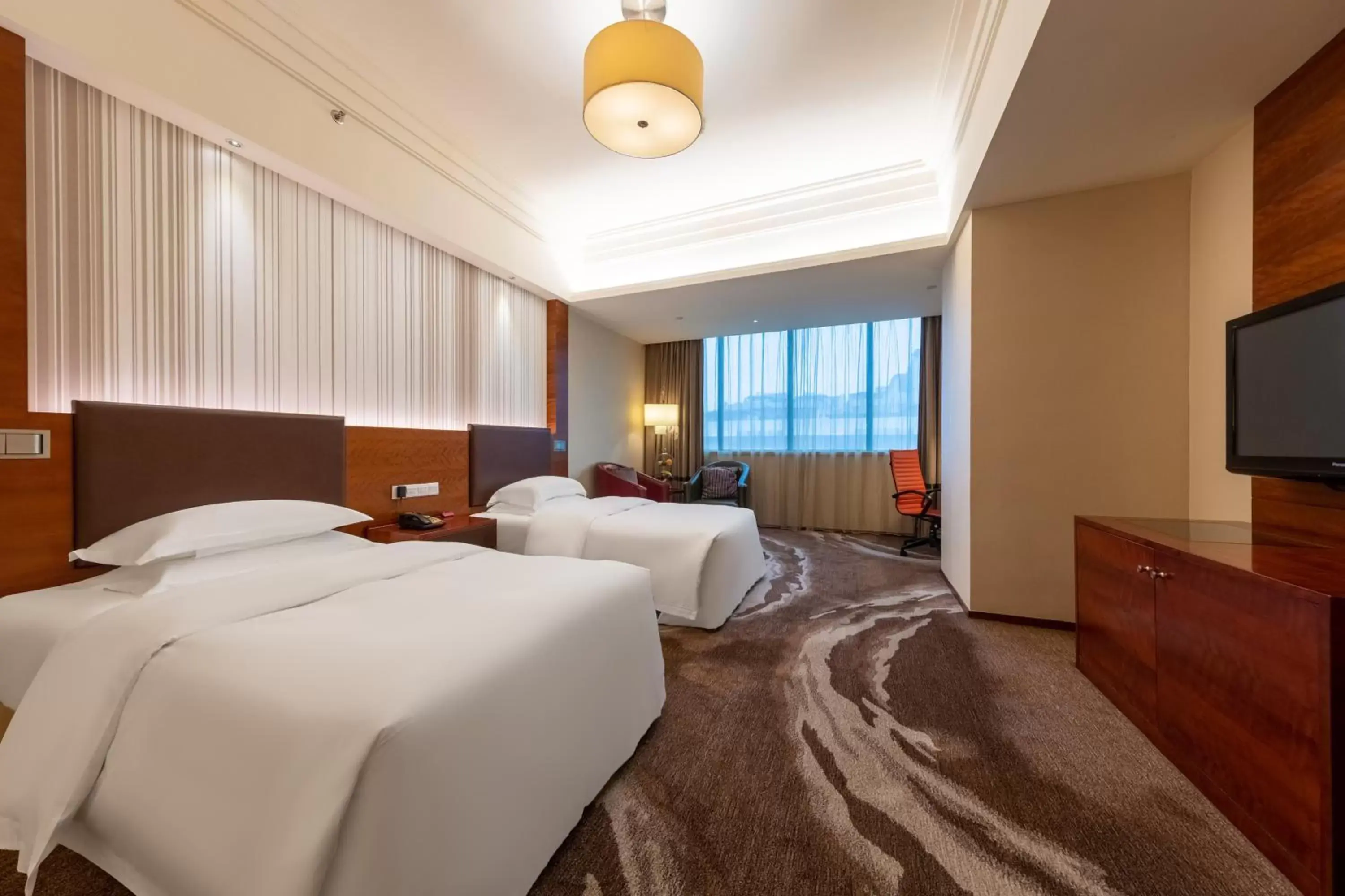 Photo of the whole room, Bed in Crowne Plaza Foshan by IHG - Canton Fair free shuttle bus Photo of the whole room, Bed in Crowne Plaza Foshan by IHG - Canton Fair free shuttle bus