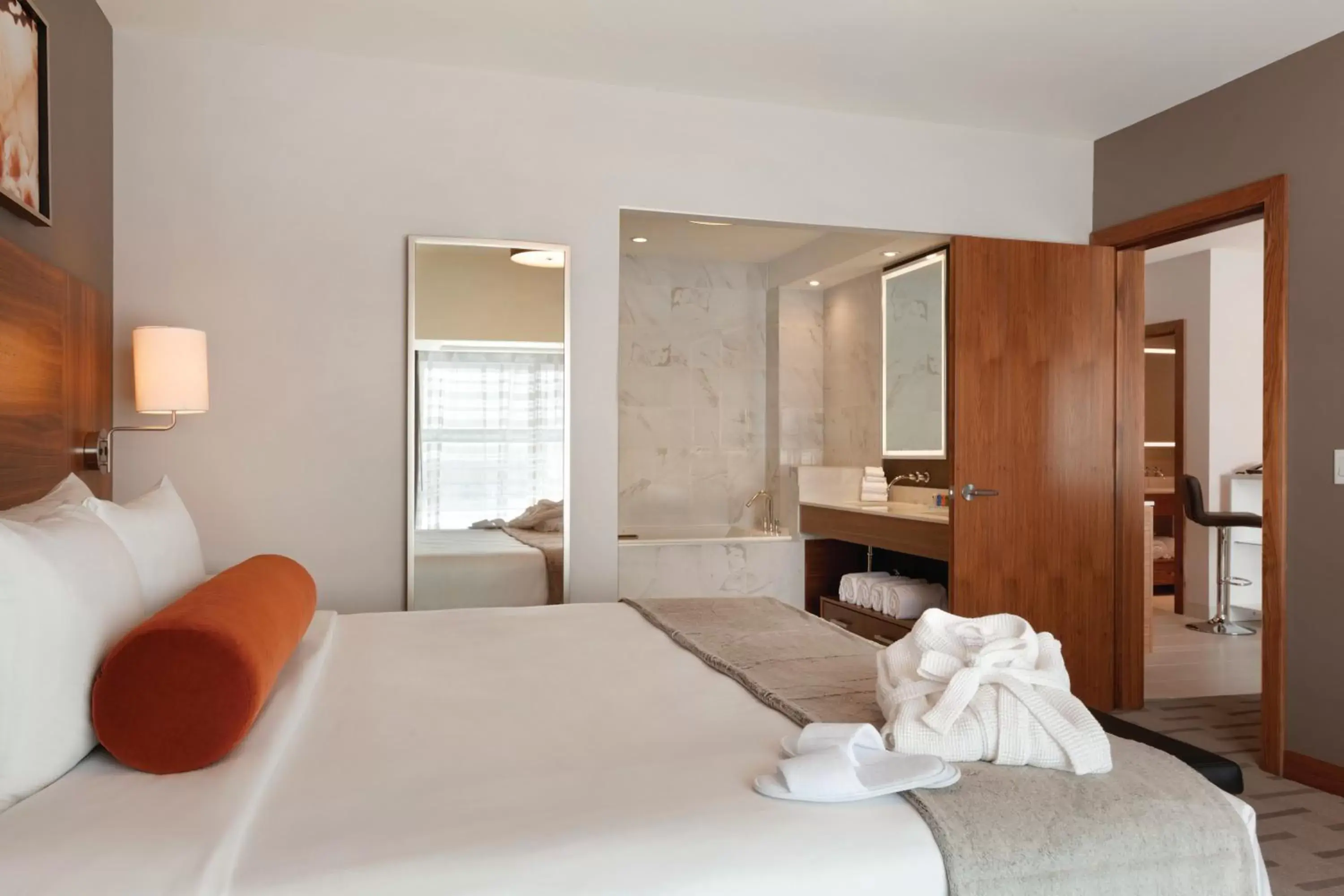 Bedroom, Bed in Radisson Hotel & Conference Centre Calgary Airport Bedroom, Bed in Radisson Hotel & Conference Centre Calgary Airport