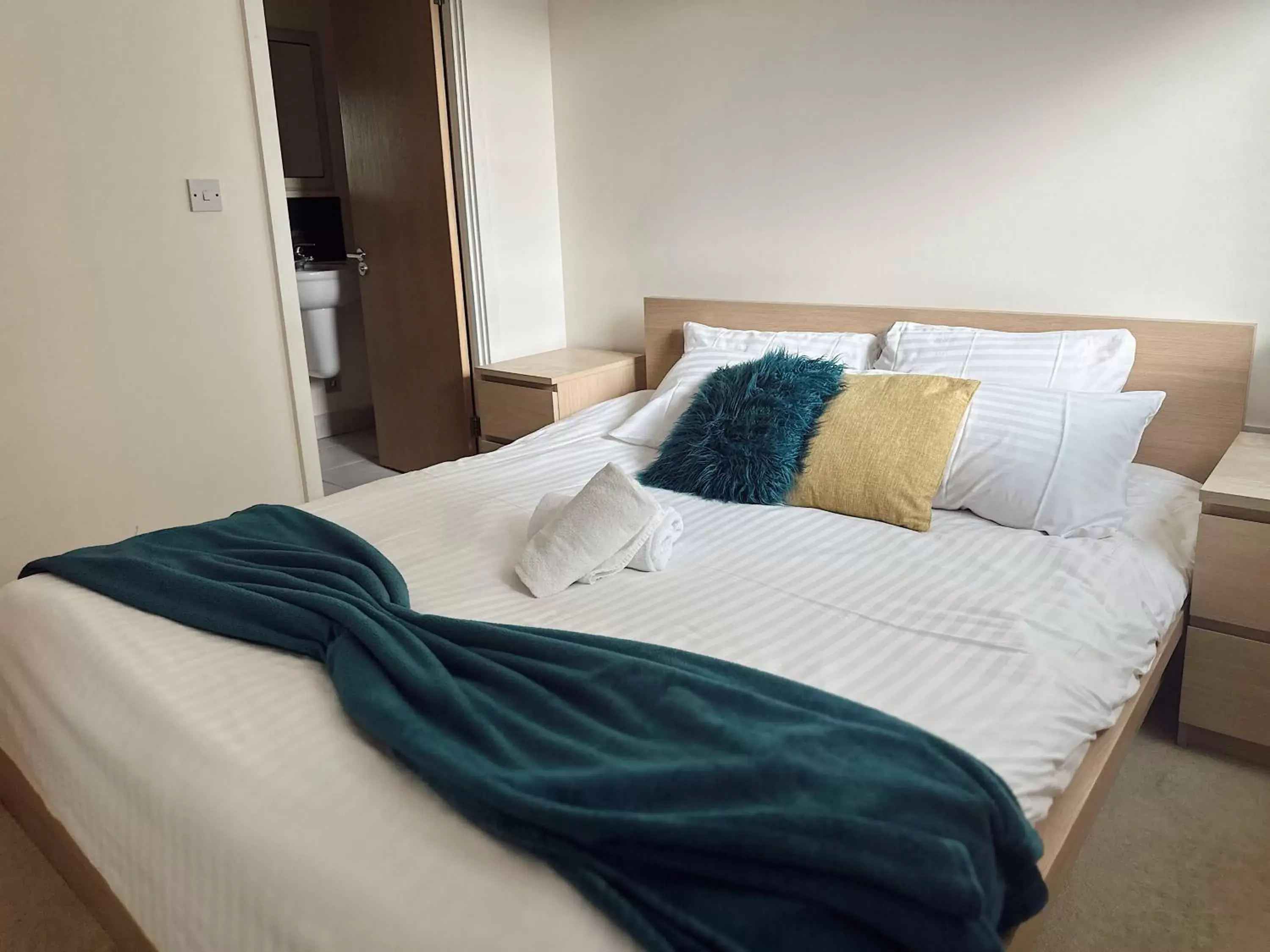 Bed in Canary Wharf - Luxury Apartments