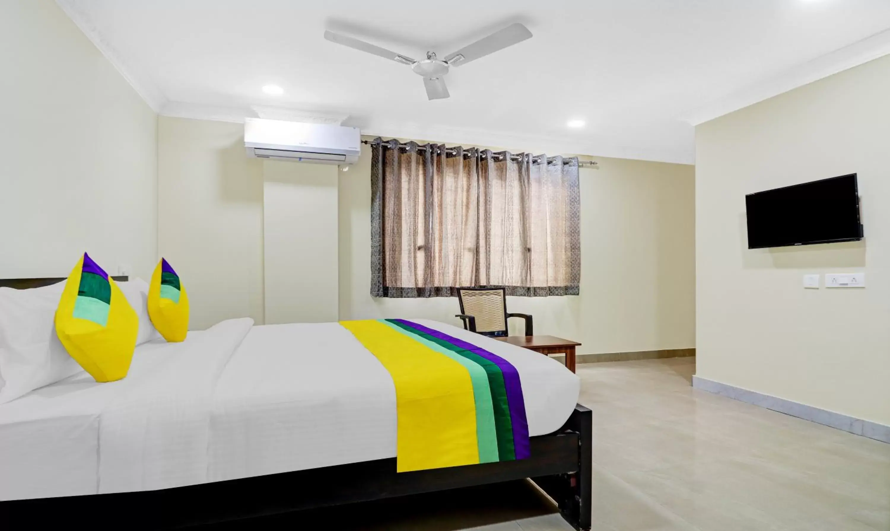 Deluxe Double Room - single occupancy in Itsy By Treebo - 99 Inn Hitech City Deluxe Double Room - single occupancy in Itsy By Treebo - 99 Inn Hitech City