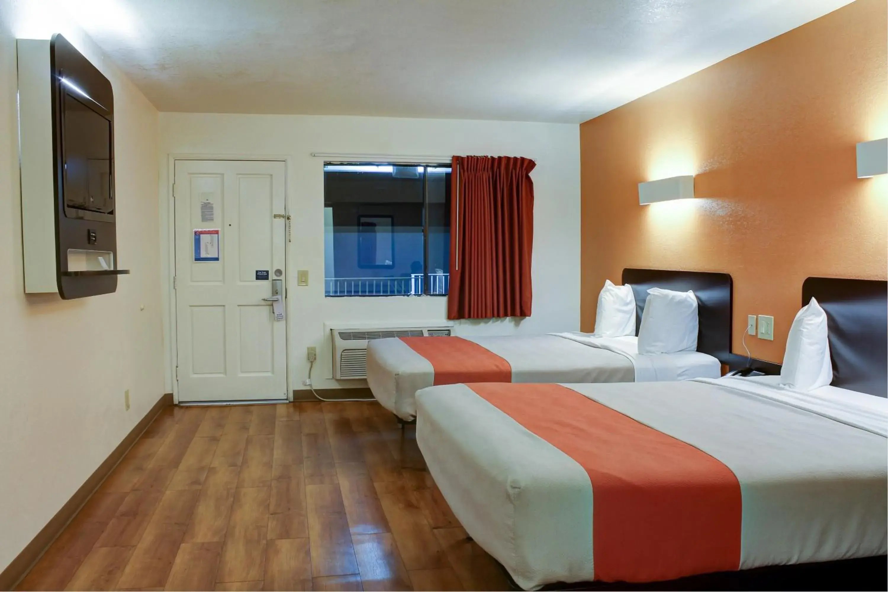 Bedroom in Motel 6-Bishop, CA