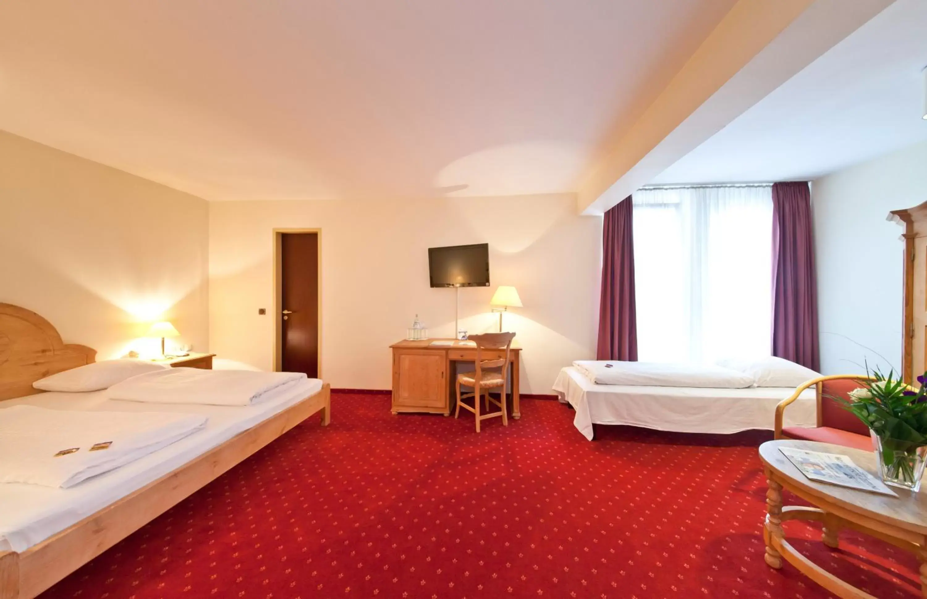 Photo of the whole room, Bed in Novum Hotel Madison Düsseldorf Hauptbahnhof