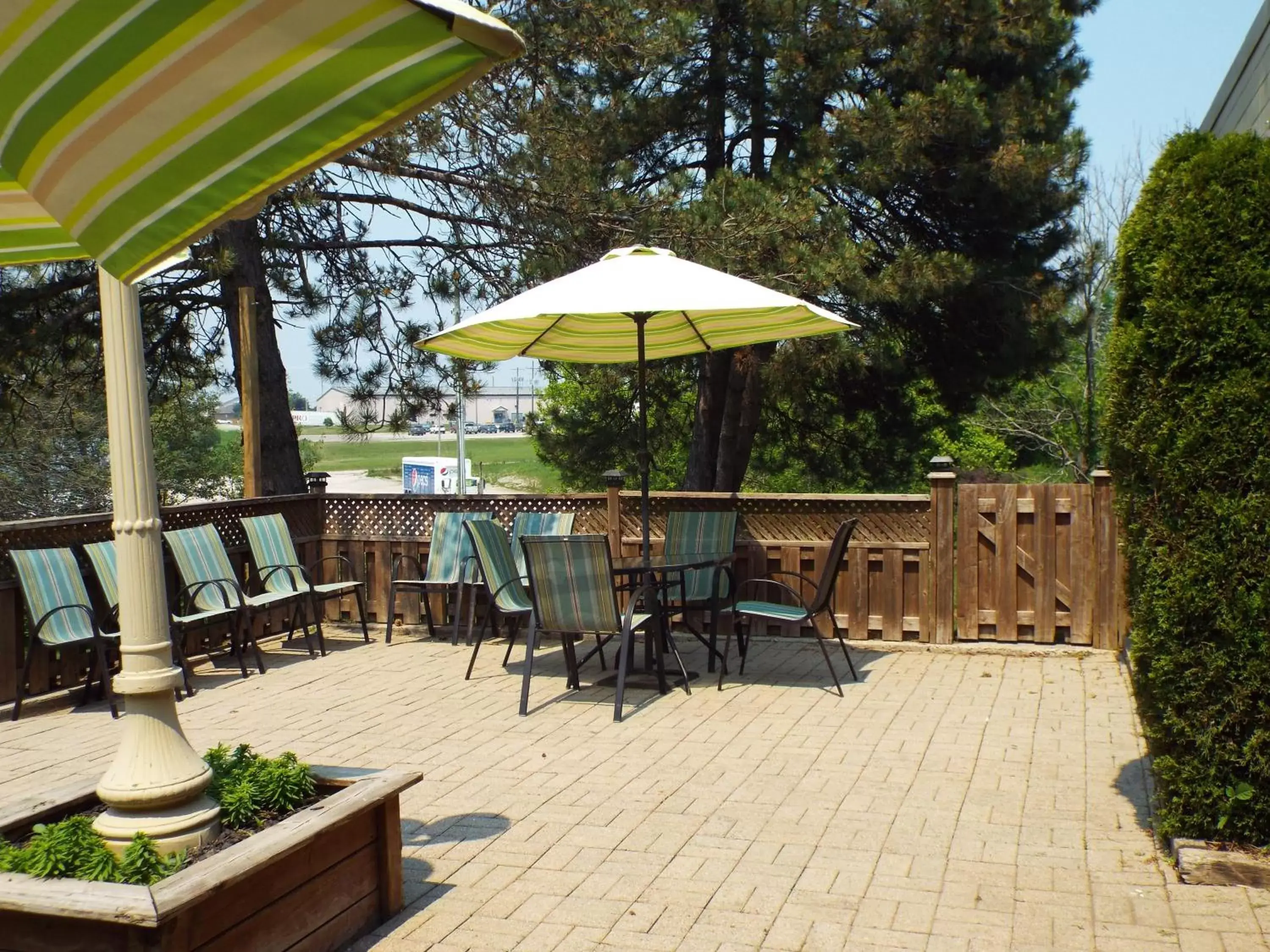 Patio in Quality Inn Owen Sound