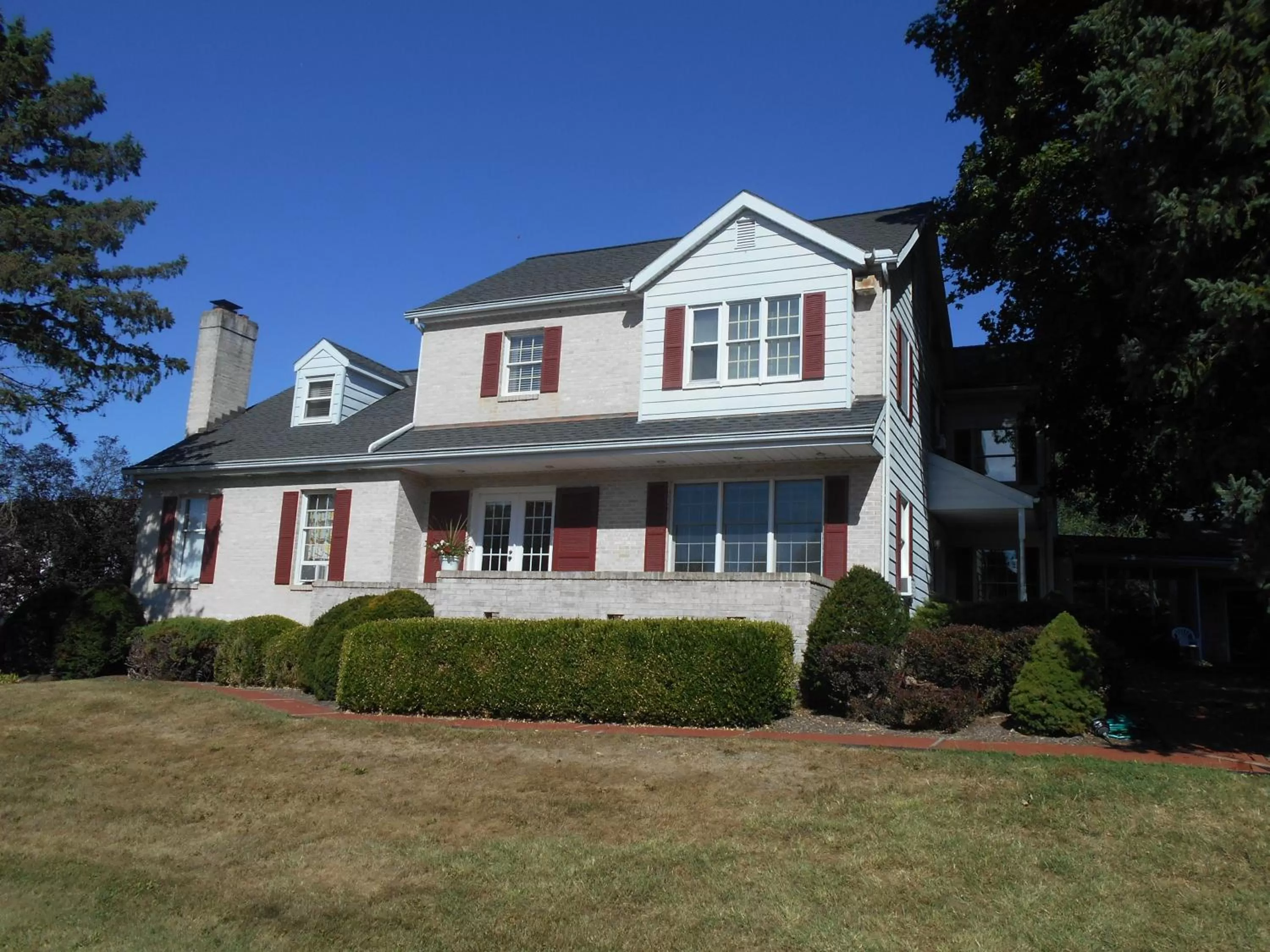 Property building in West Ridge Bed & Breakfast