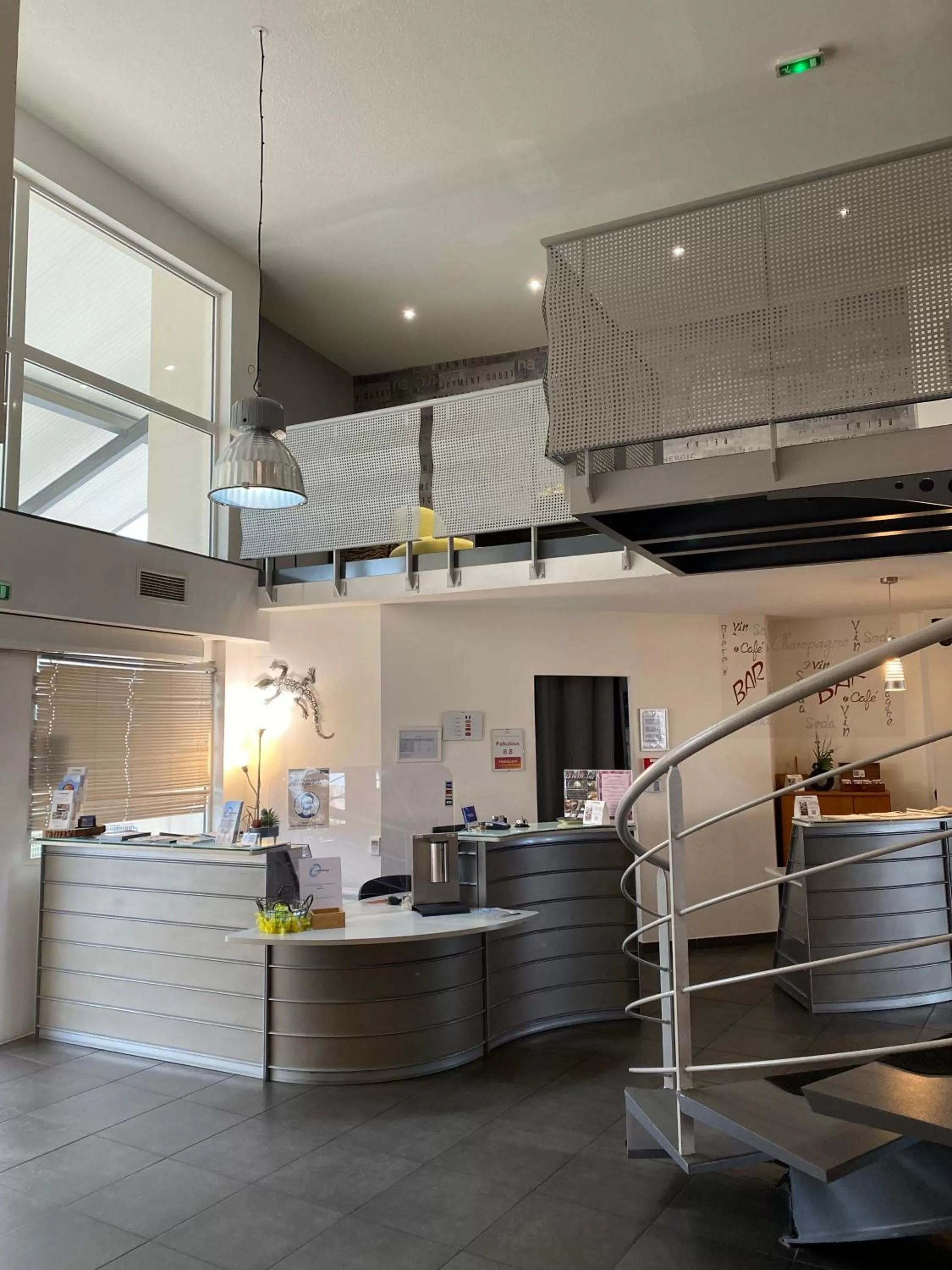 Lobby or reception in The Originals City, Hôtel Les Dômes, Perpignan Sud Saleilles