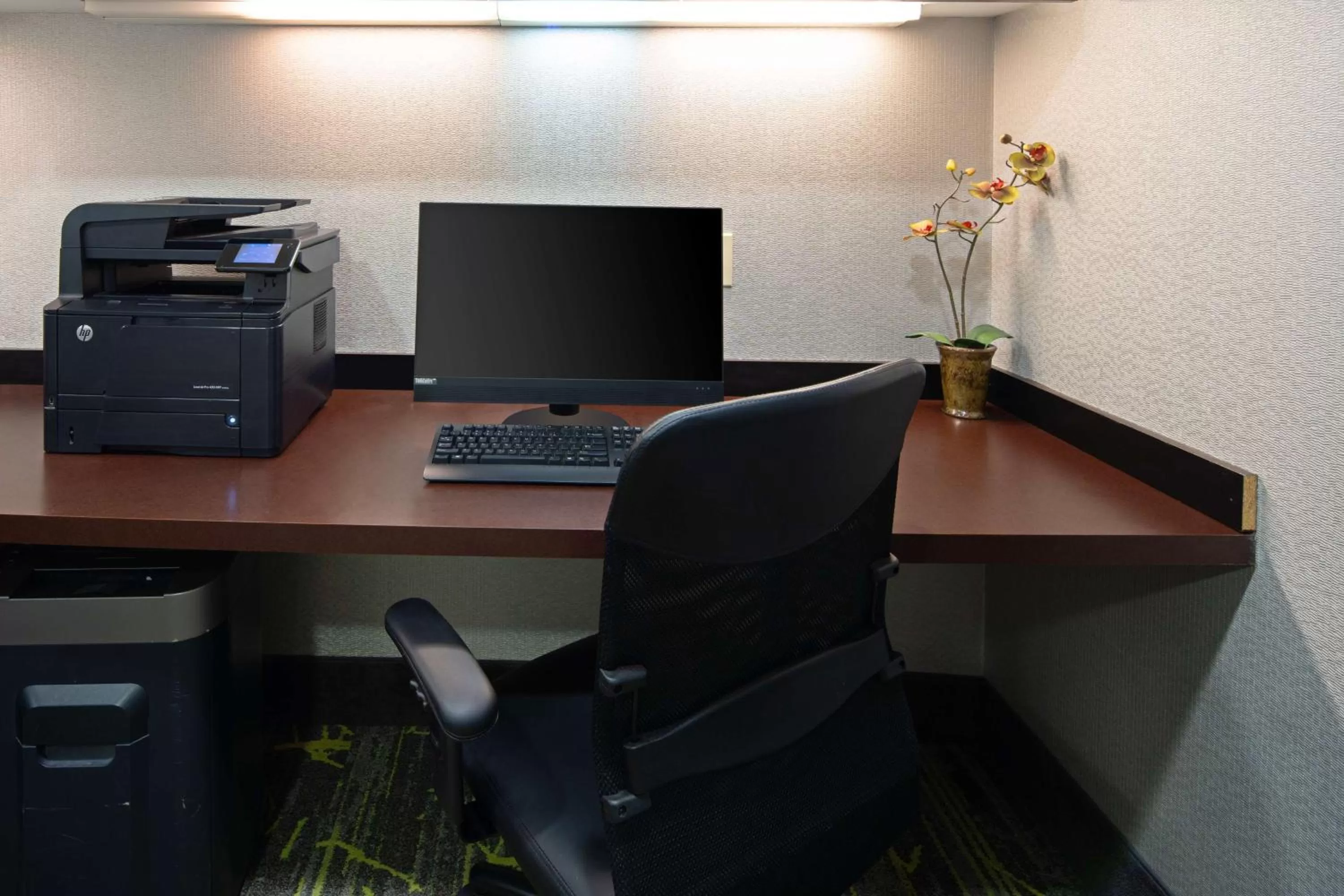 Business facilities in Hampton Inn Visalia