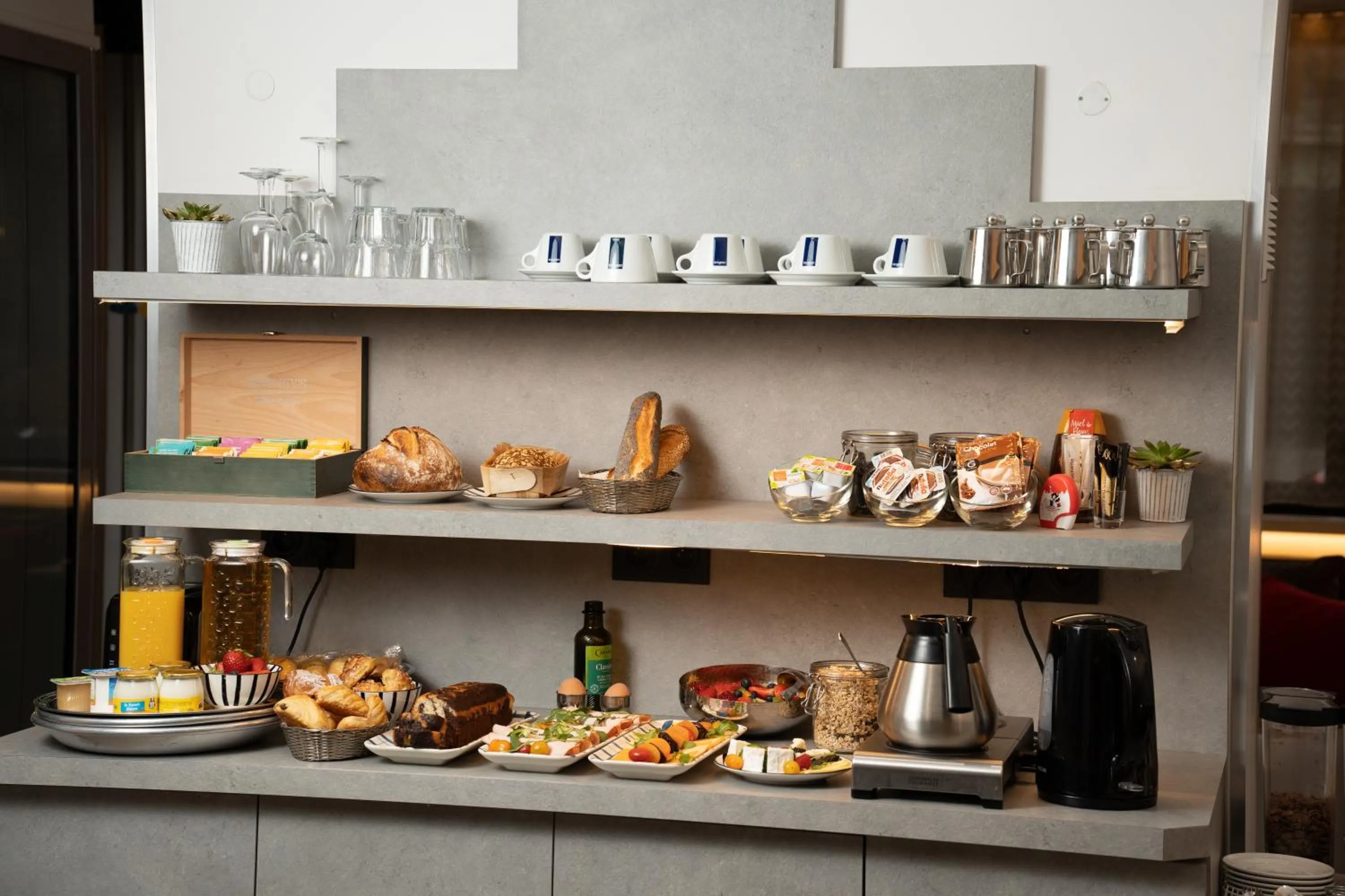 Coffee/tea facilities in Hôtel Du Mont Dore Batignolles