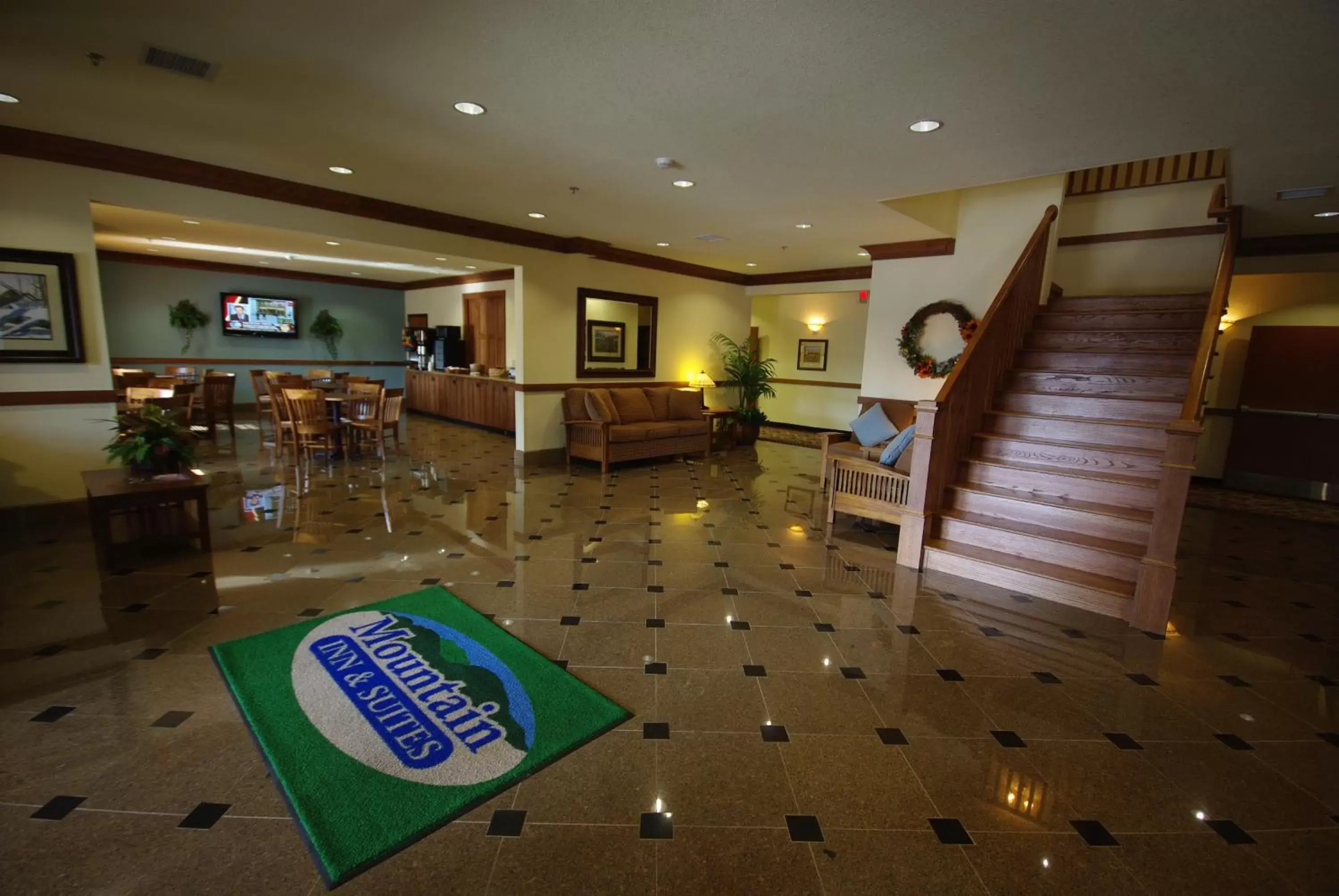 Lobby or reception, Lobby/Reception in Mountain Inn & Suites Airport - Hendersonville
