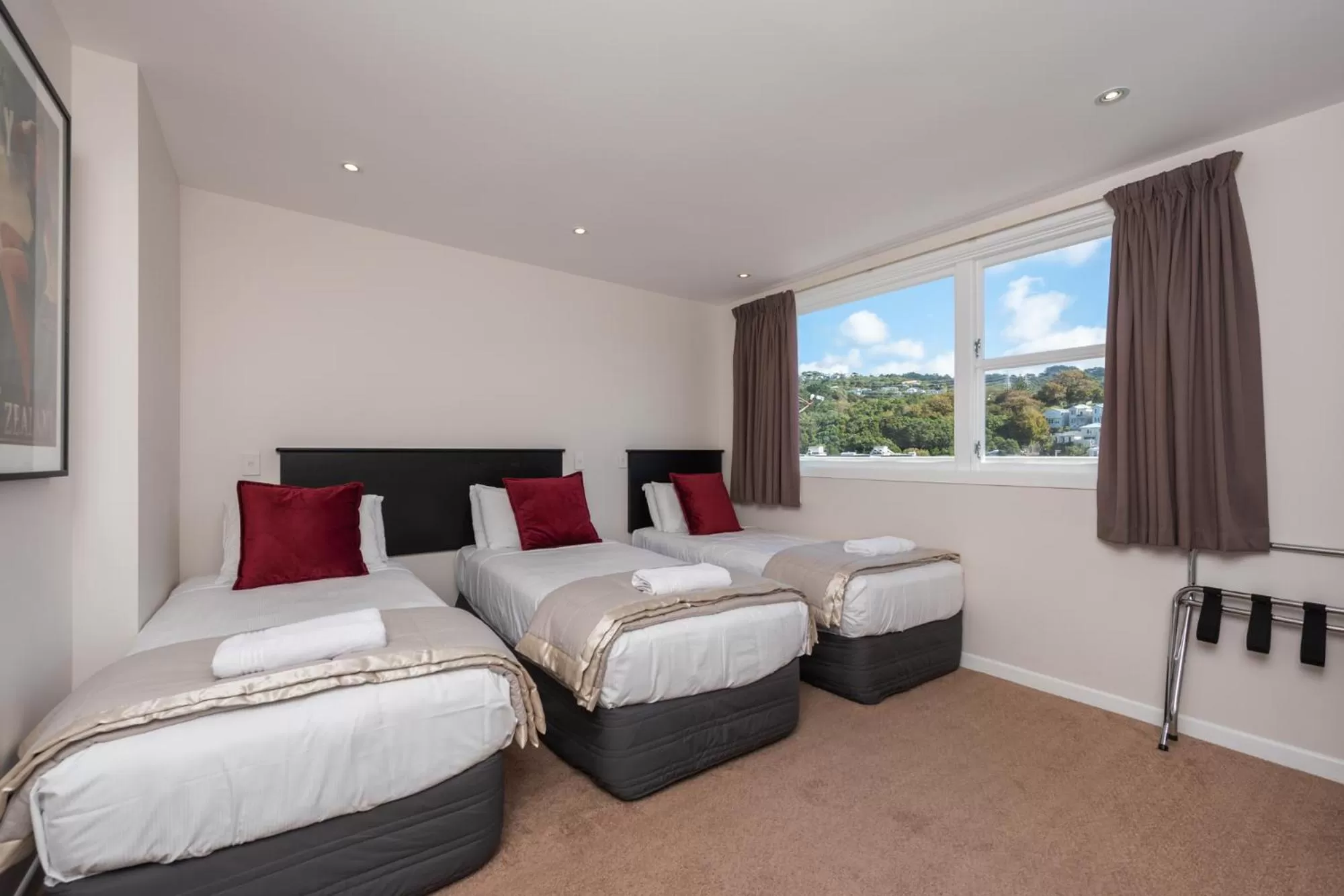 Bedroom, Bed in Capital View Motor Inn - Free Parking