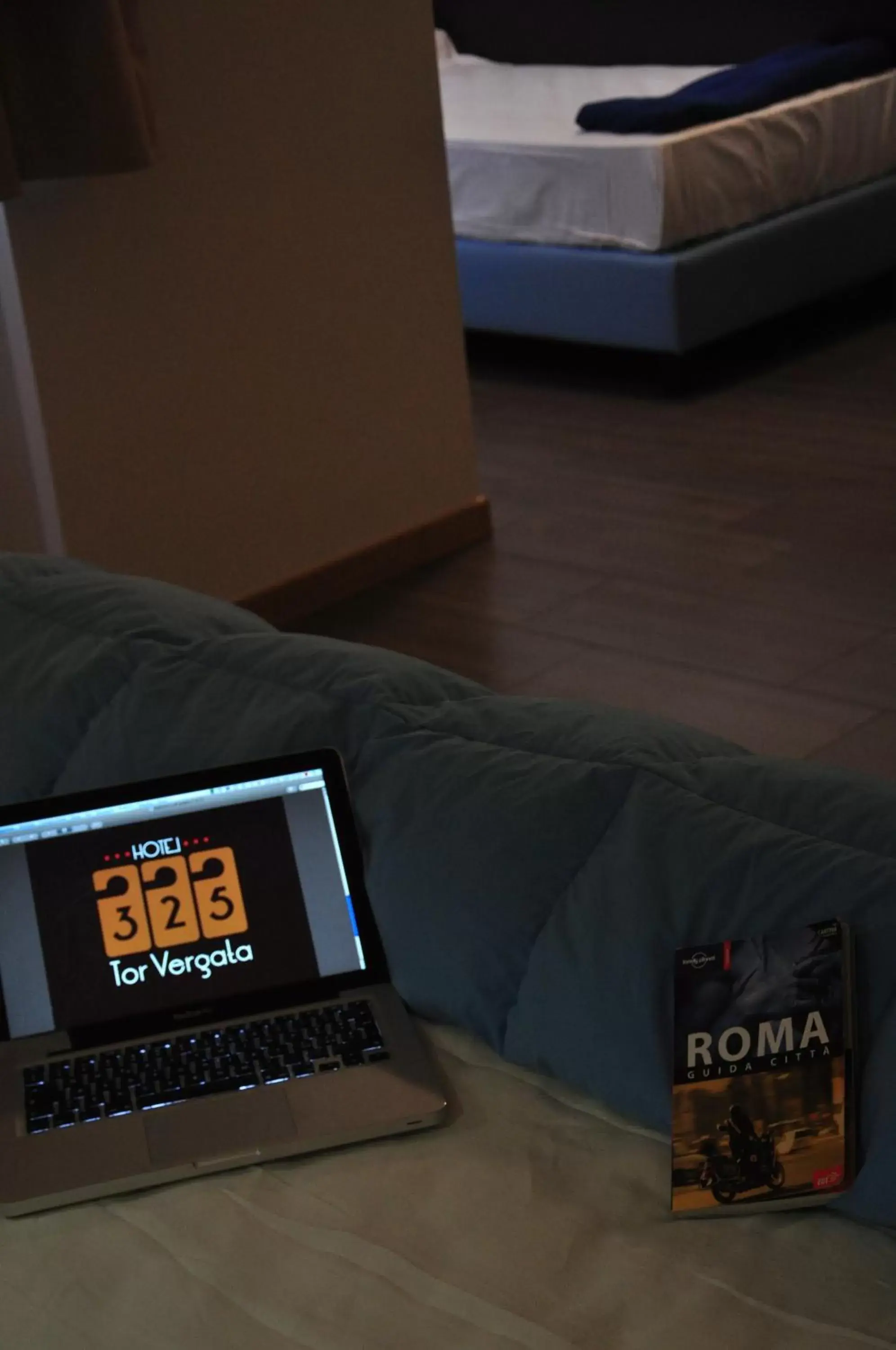 Decorative detail, Bed in Hotel 325 Tor Vergata Decorative detail, Bed in Hotel 325 Tor Vergata