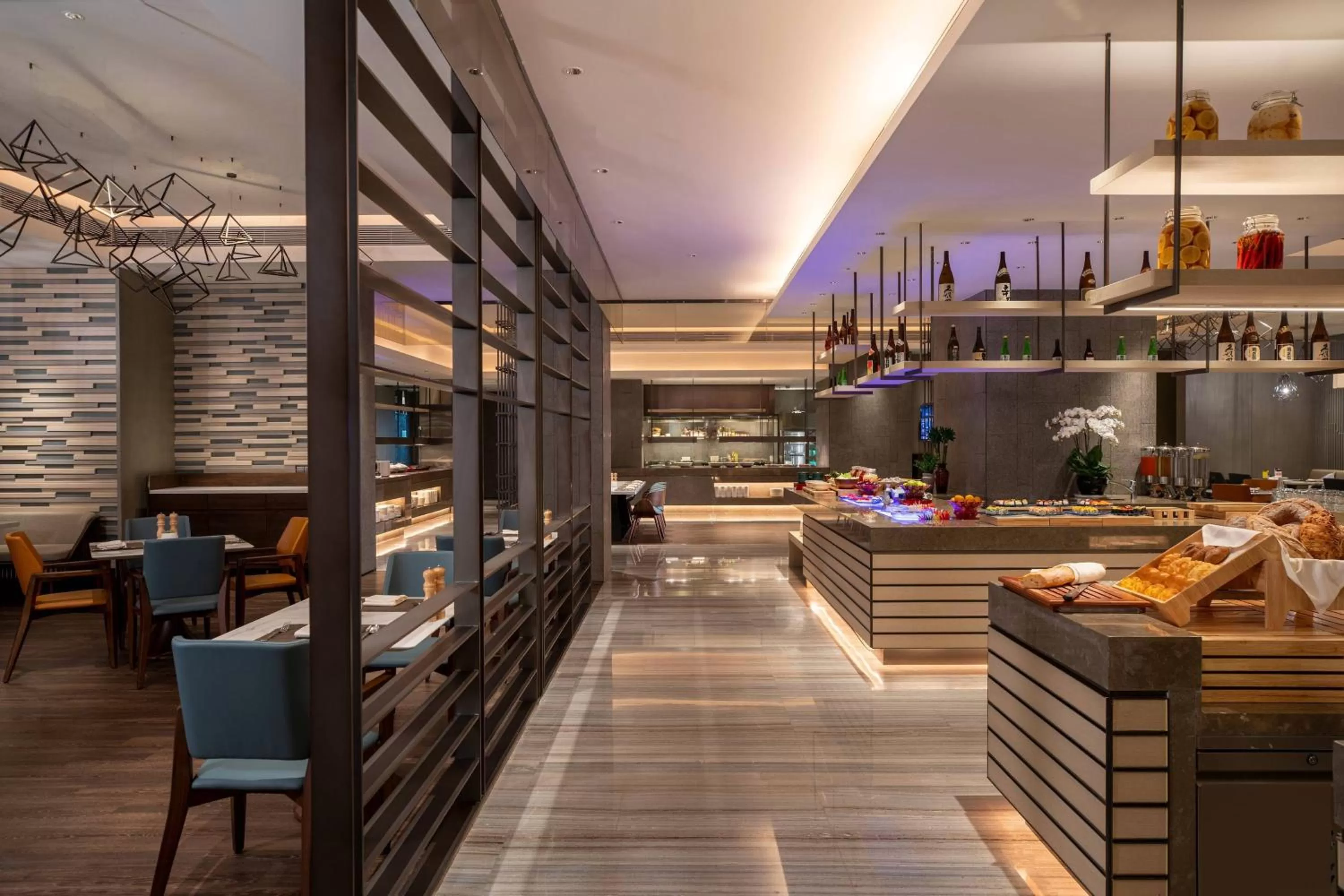 Restaurant/places to eat in Renaissance Shenzhen Luohu Hotel