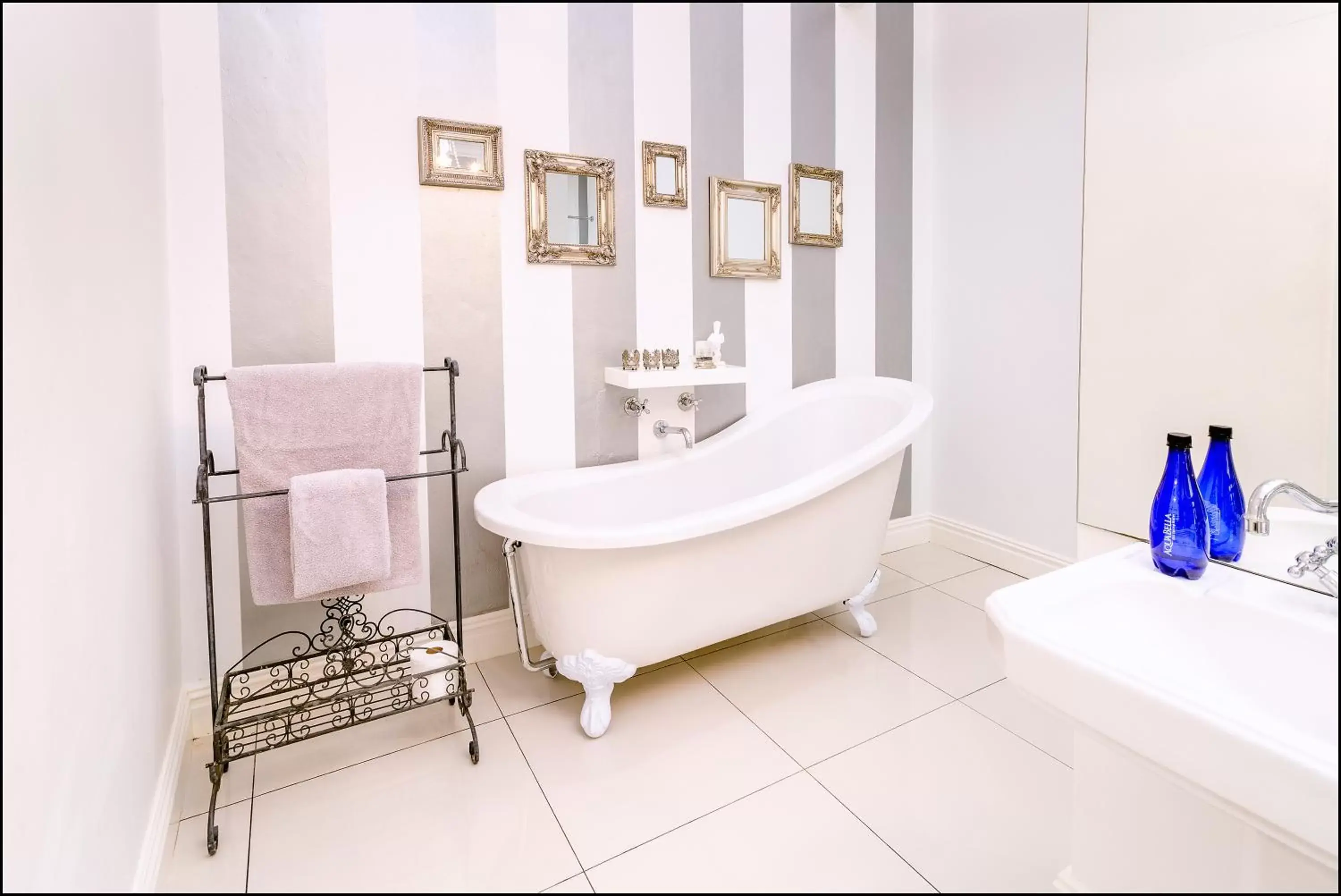 Shower, Bathroom in Brenaissance Wine & Stud Estate