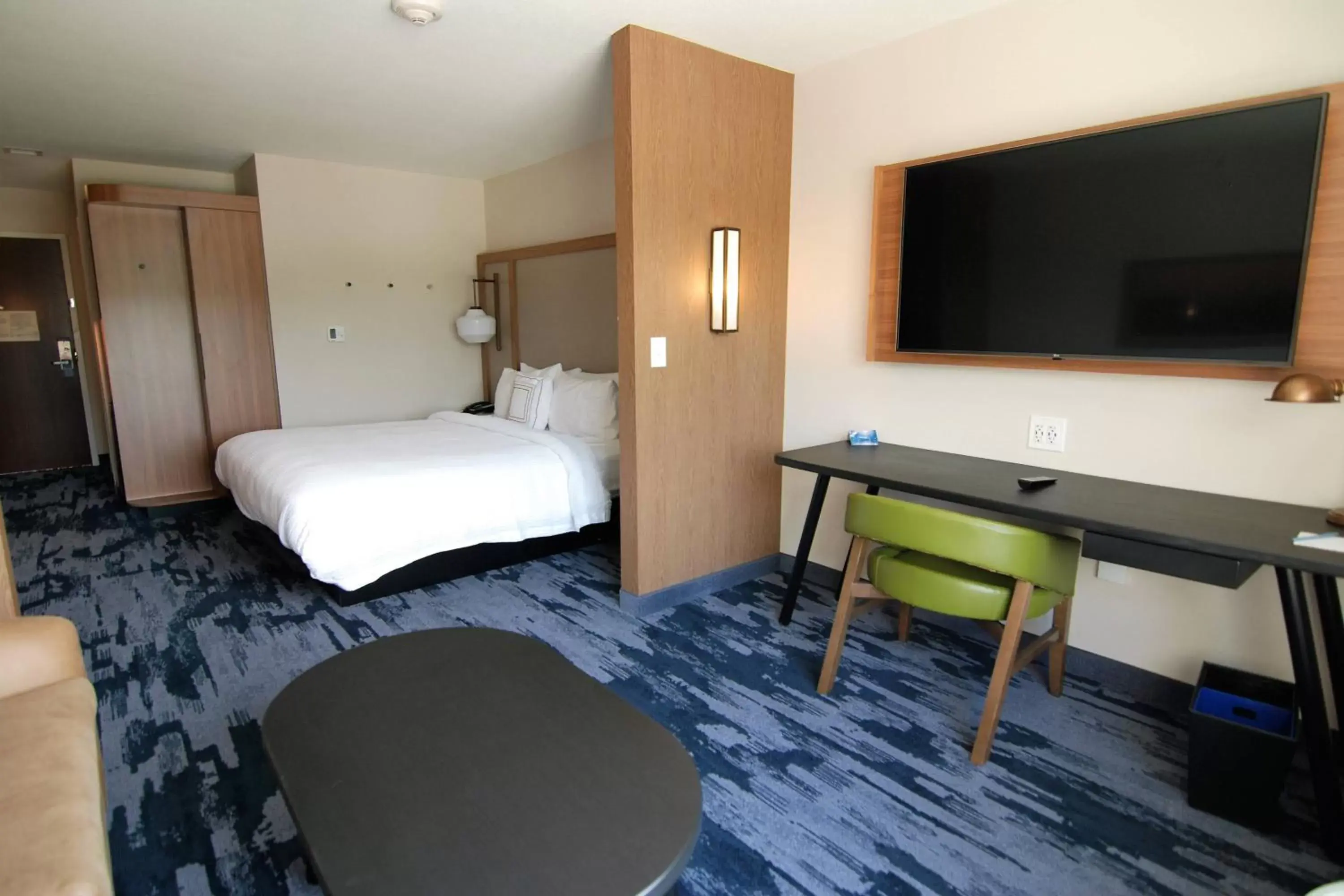 Bedroom, Bed in Fairfield Inn & Suites Winona