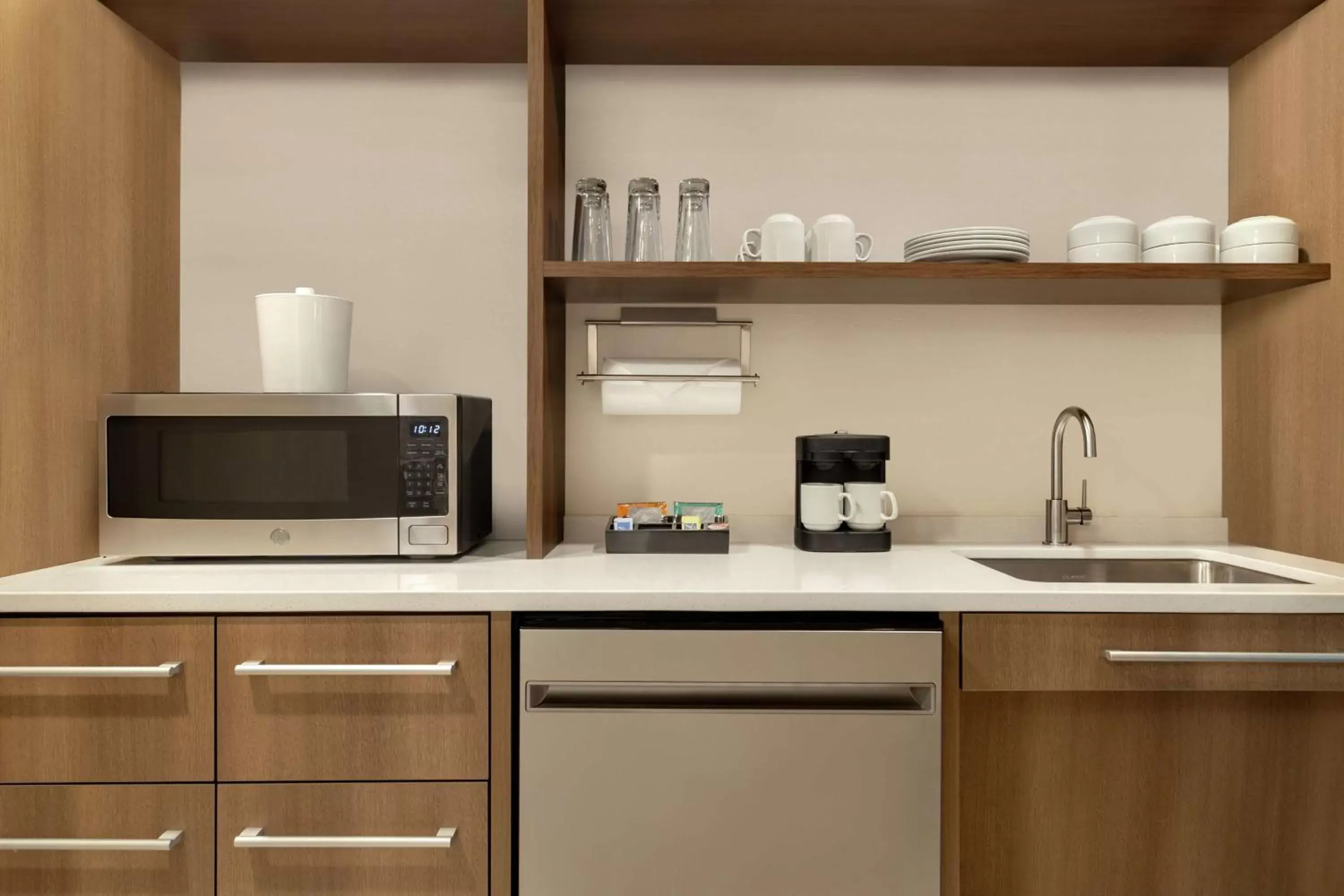 Kitchen or kitchenette, Kitchen/Kitchenette in Home2 Suites By Hilton Mesa Longbow, Az
