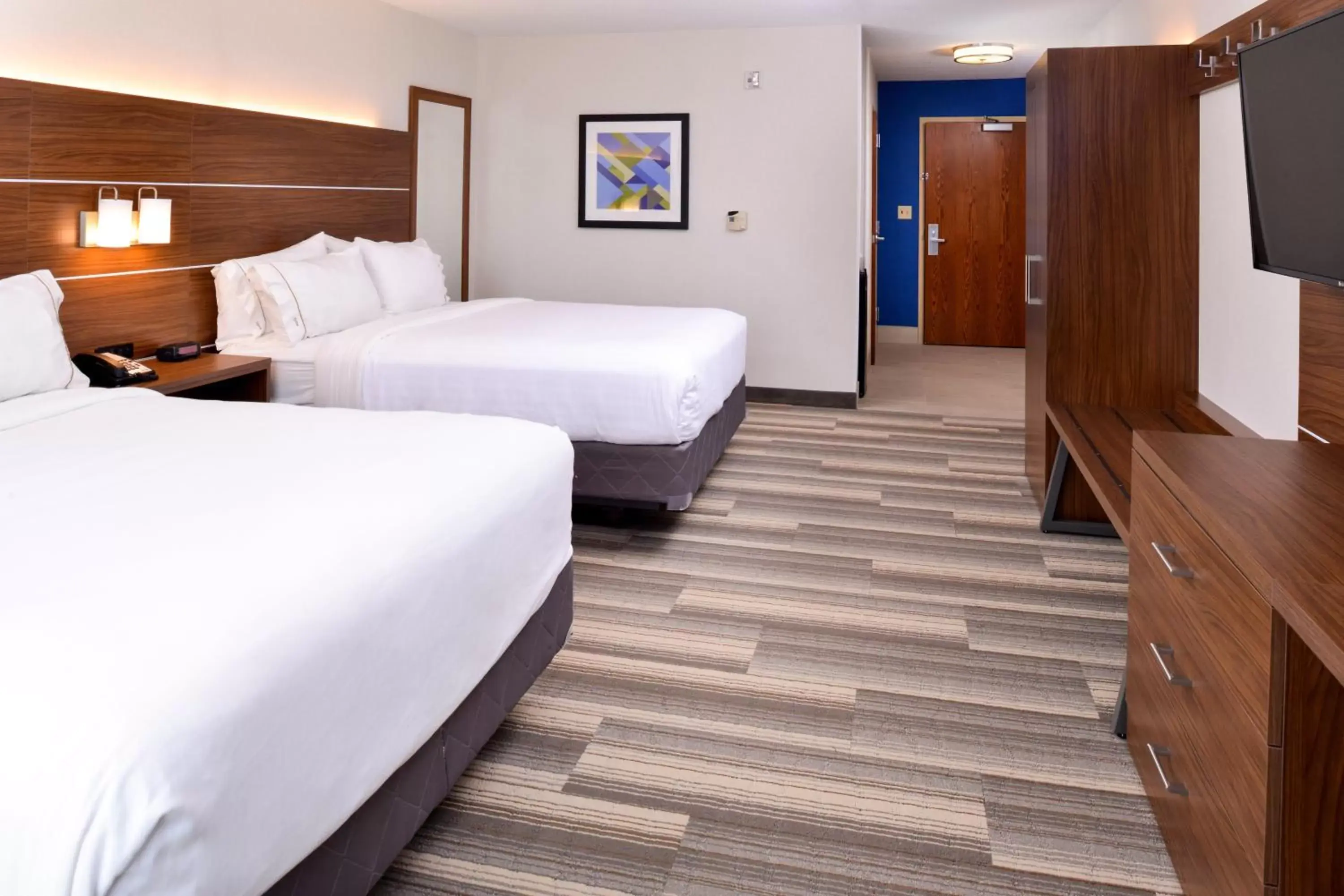 Photo of the whole room, Bed in Holiday Inn Express Hotel & Suites Urbana-Champaign-U of I Area, an IHG Hotel