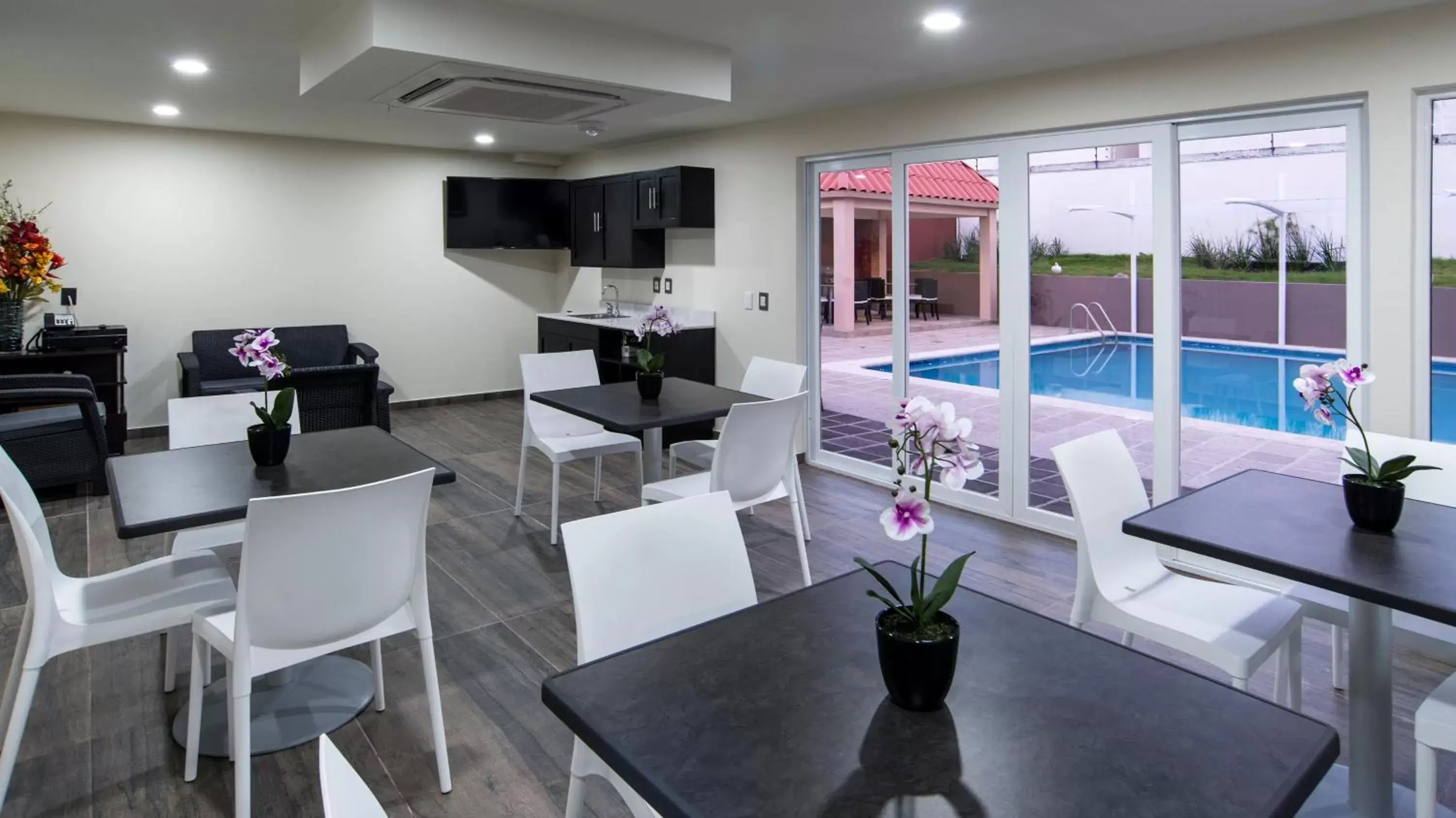 Game Room, Swimming Pool in Candlewood Suites - Queretaro Juriquilla, an IHG Hotel