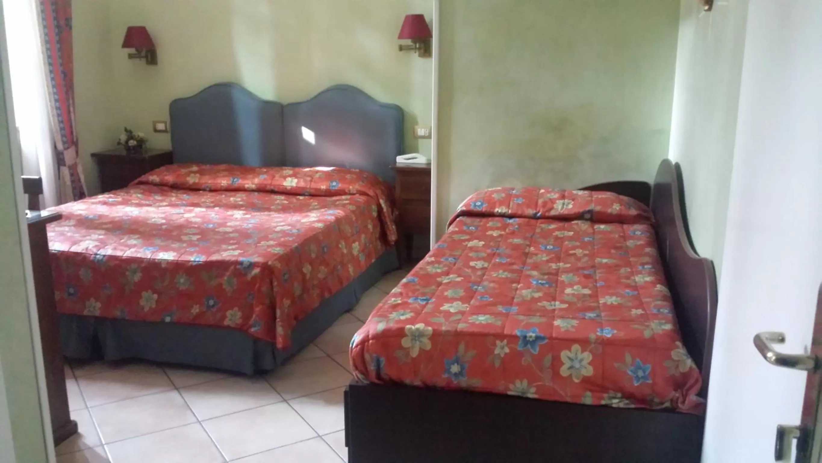 Bedroom, Bed in Villa Piccola Siena