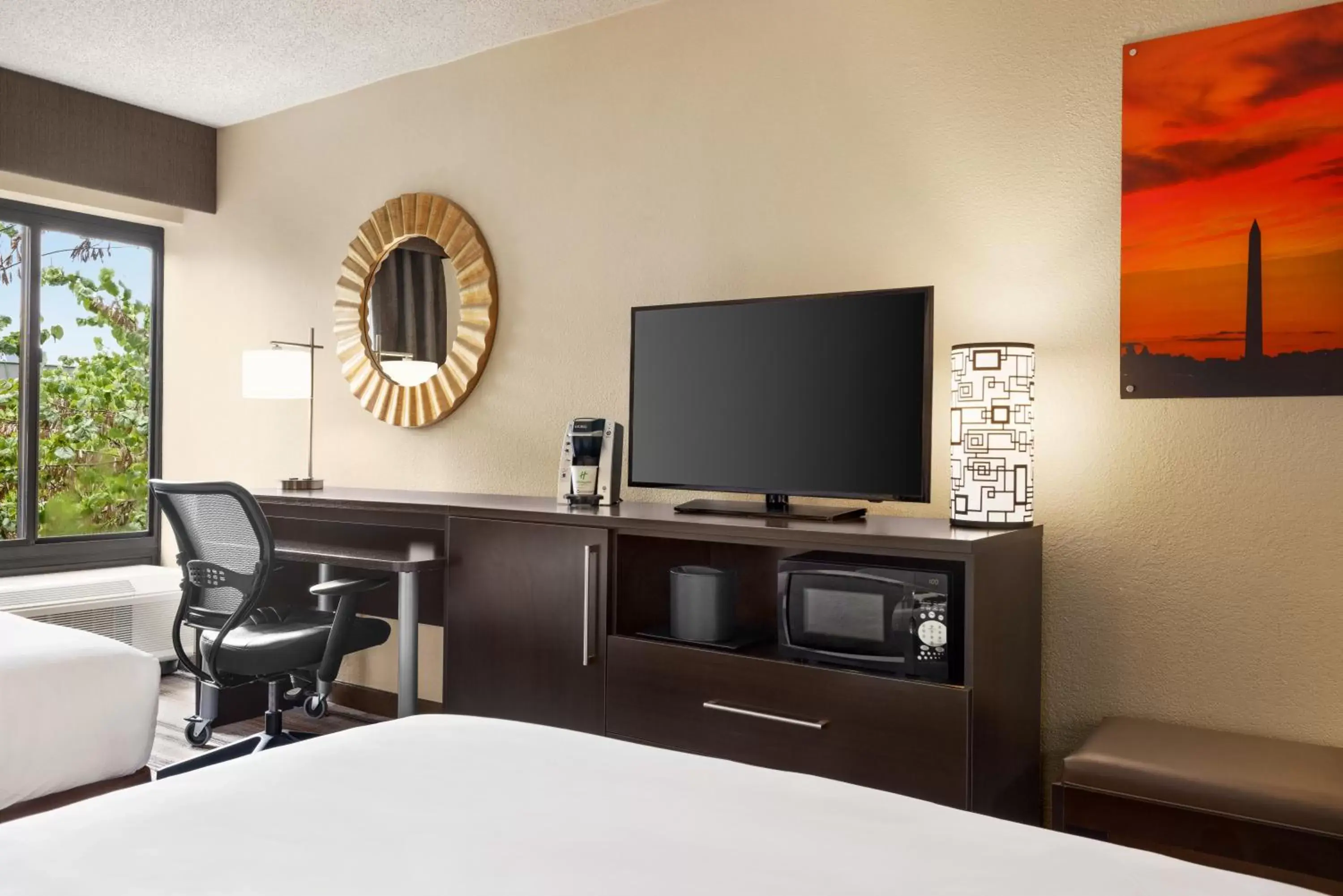 Photo of the whole room, TV/Entertainment Center in Holiday Inn Washington-Dulles International Airport, an IHG Hotel