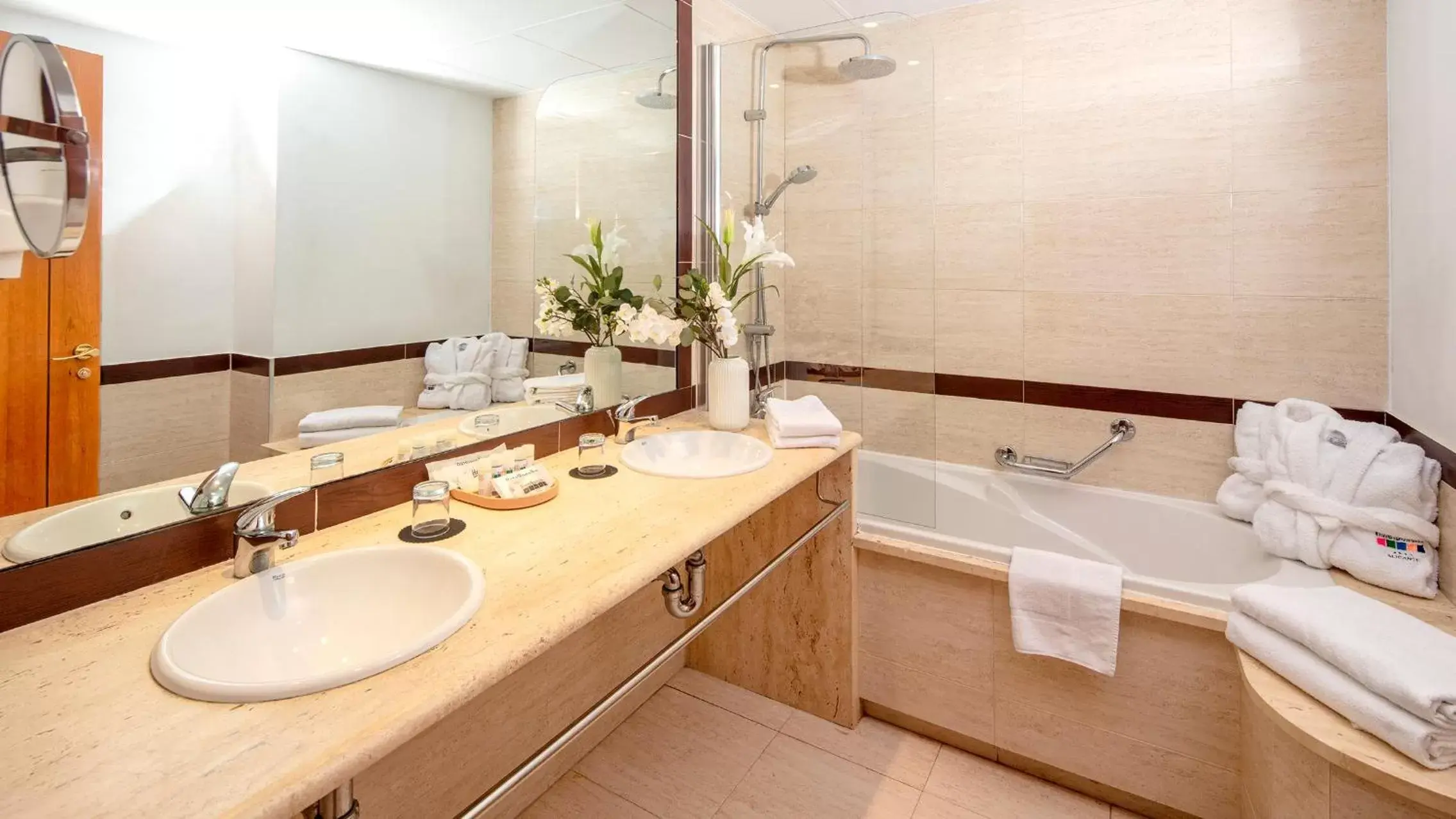Bathroom in Hotel Bonalba Alicante