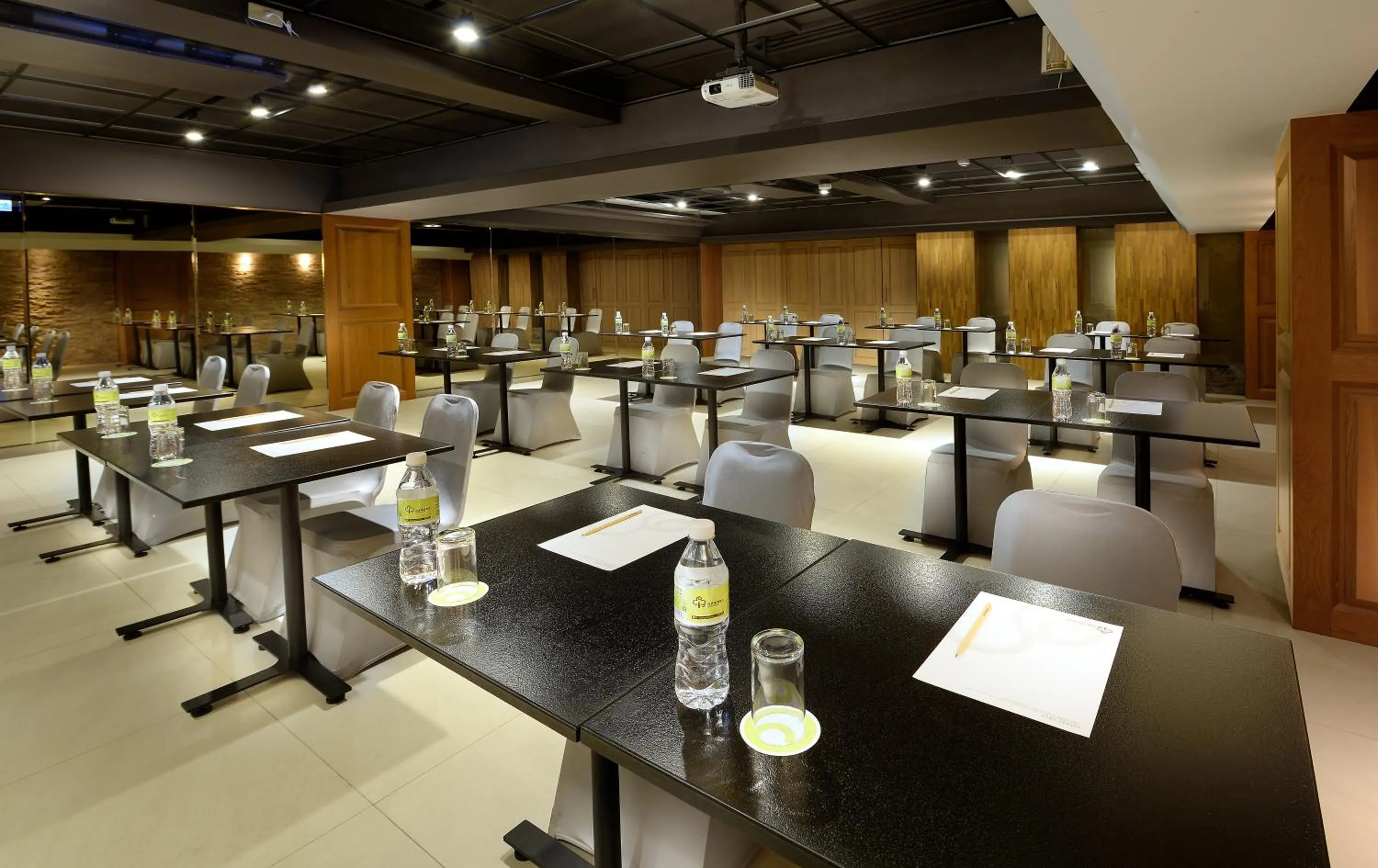 Business facilities in Hualien Holiday Hotel