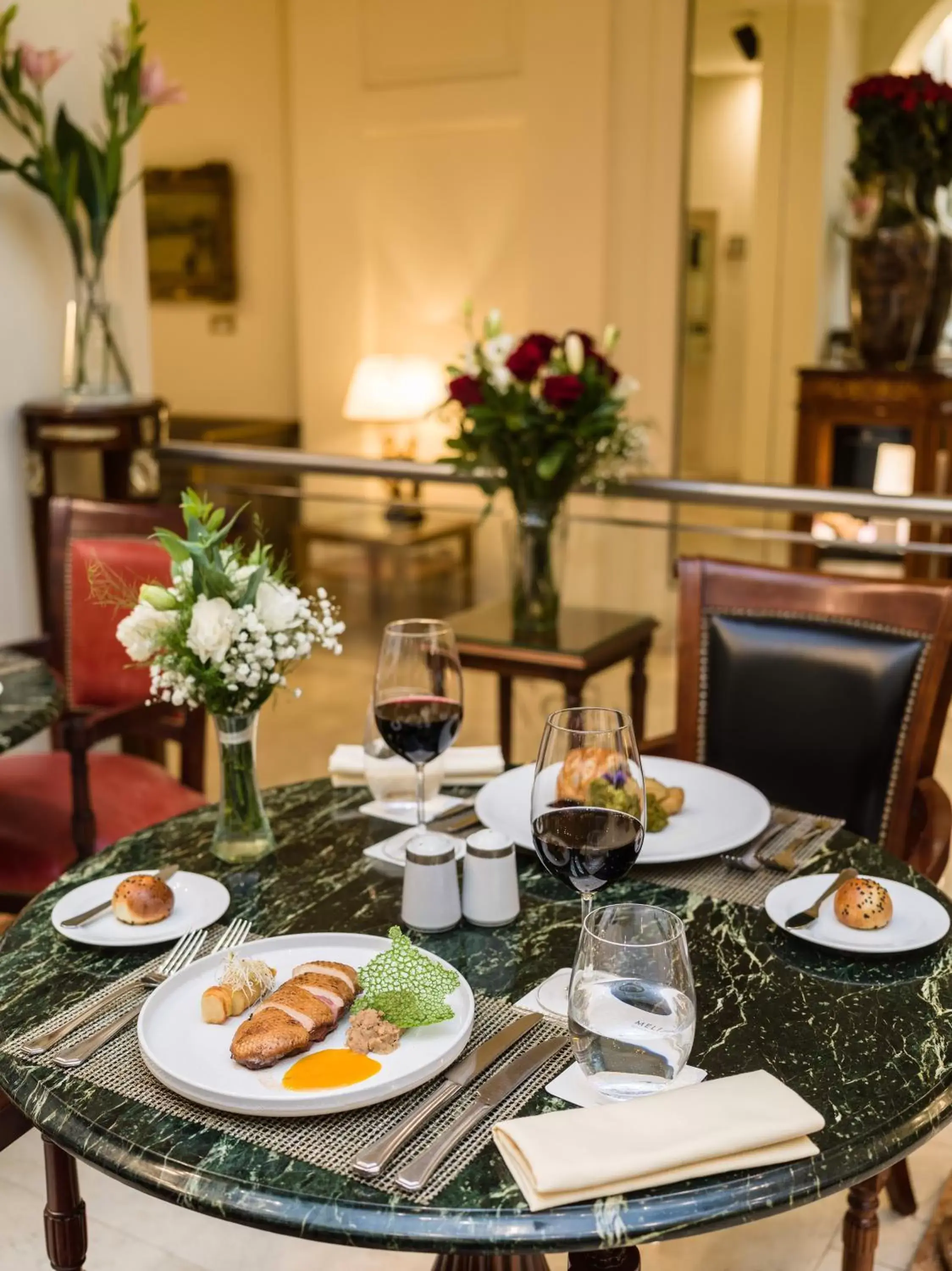 Restaurant/places to eat in Melia Recoleta Plaza Hotel