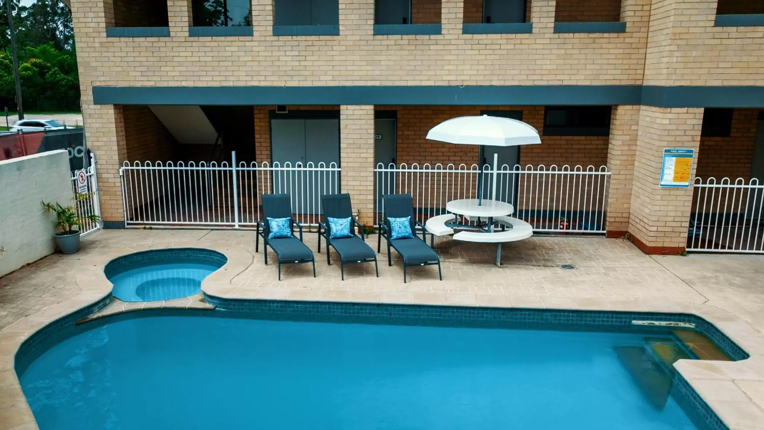 Swimming pool, Pool View in The Select Inn Penrith