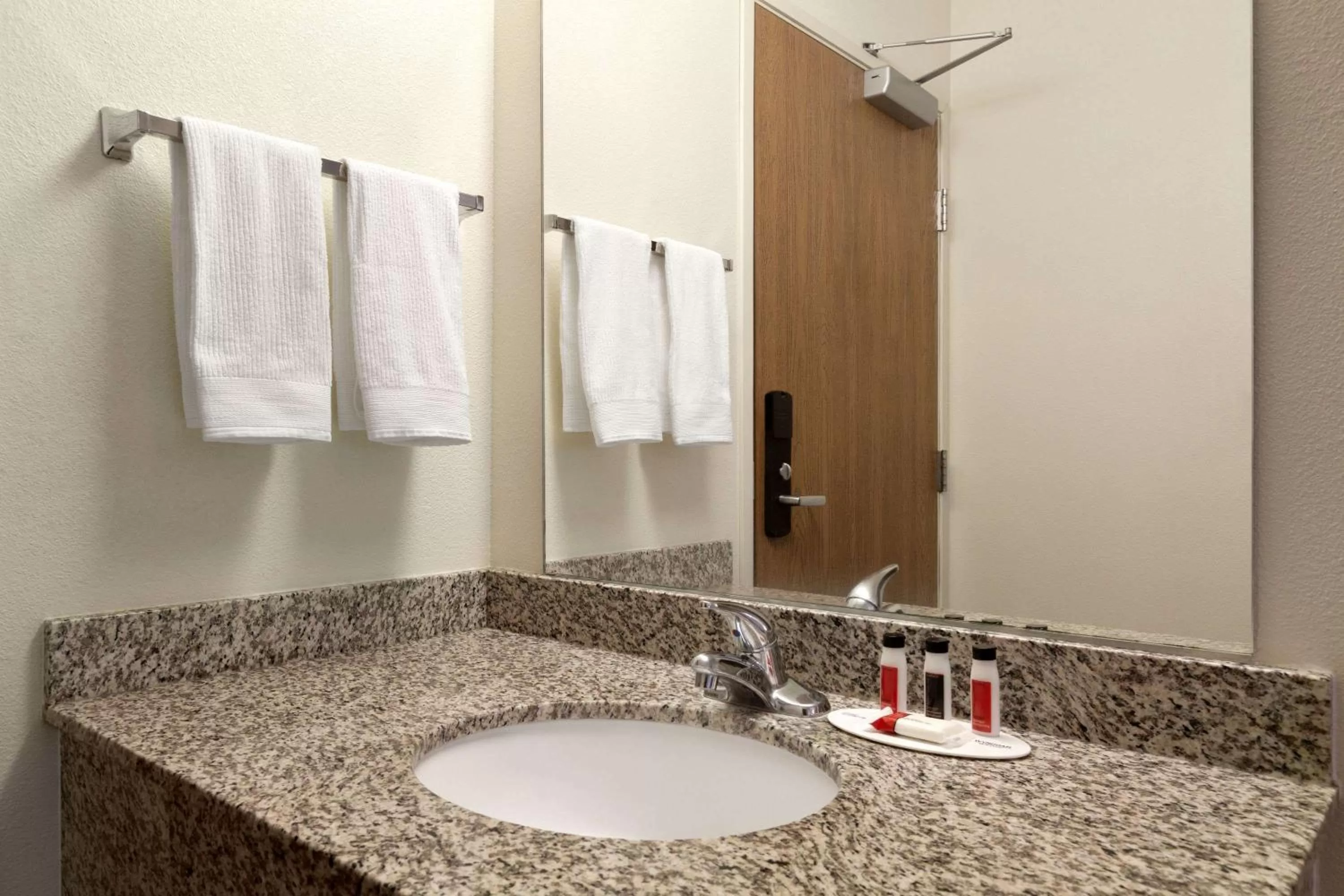 Deluxe King Room - Mobility Access/Non-Smoking in Travelodge by Wyndham Hermiston