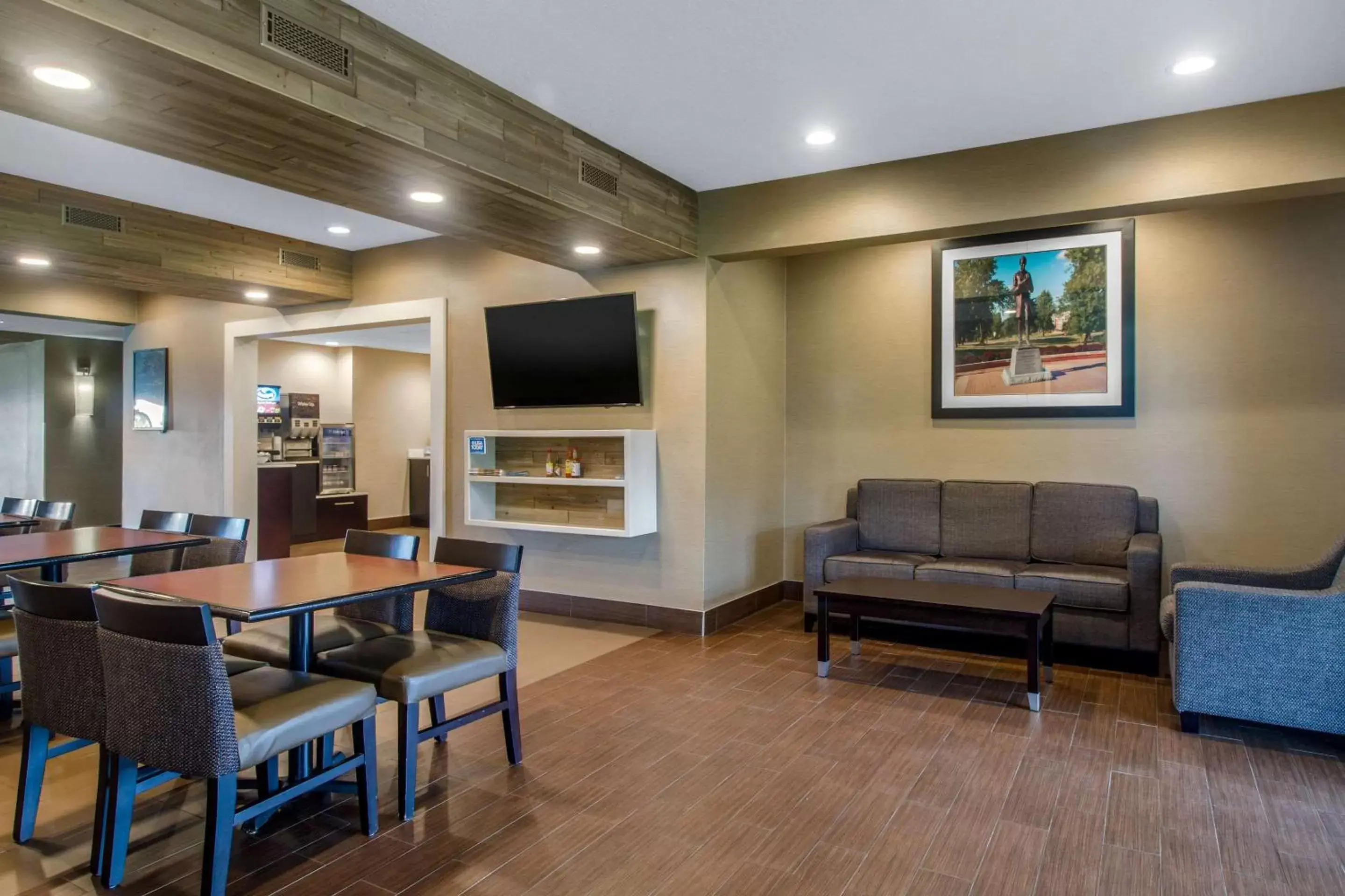 Restaurant/places to eat, Seating Area in Comfort Suites Danville