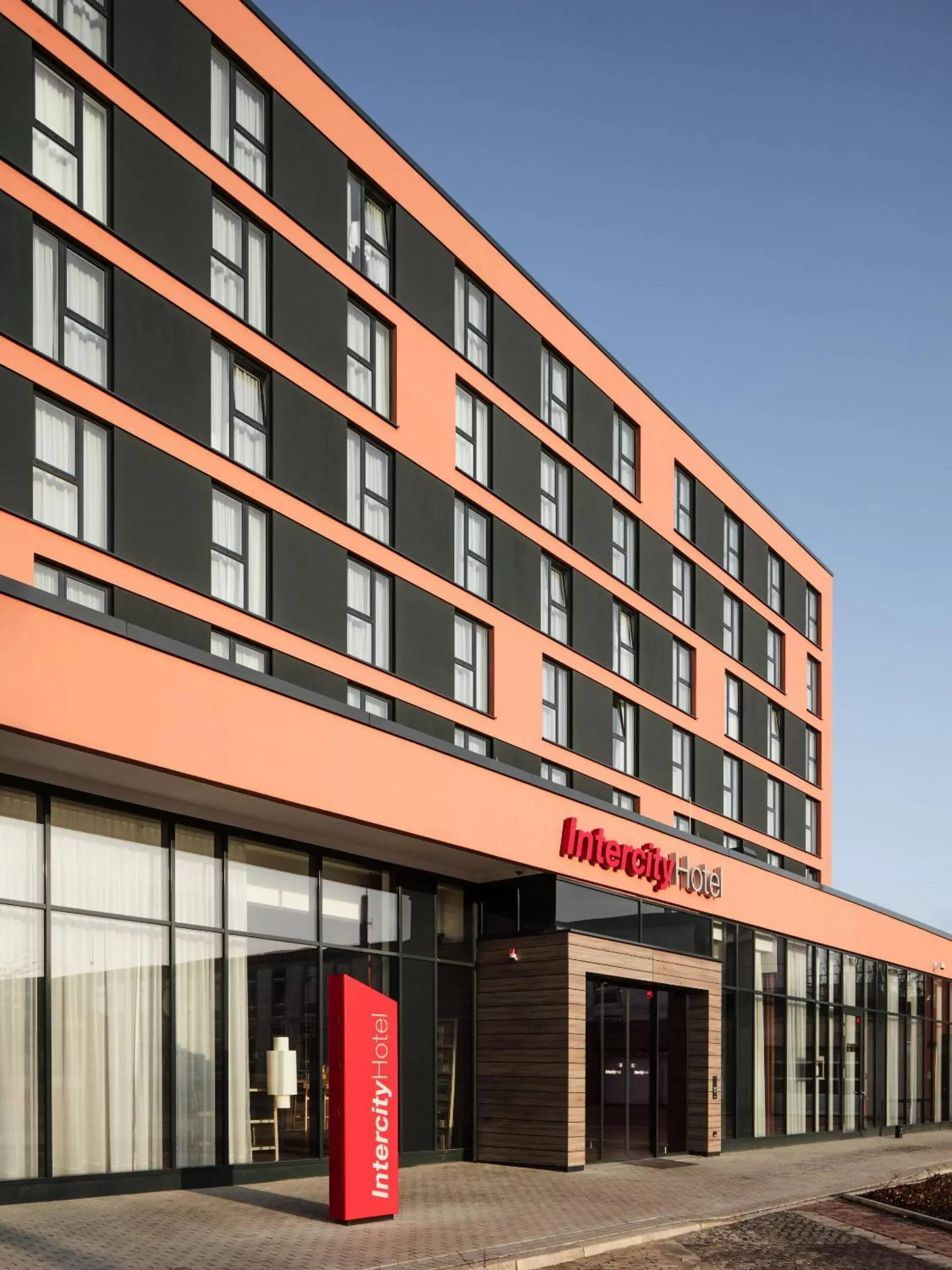 Facade/entrance in IntercityHotel Braunschweig