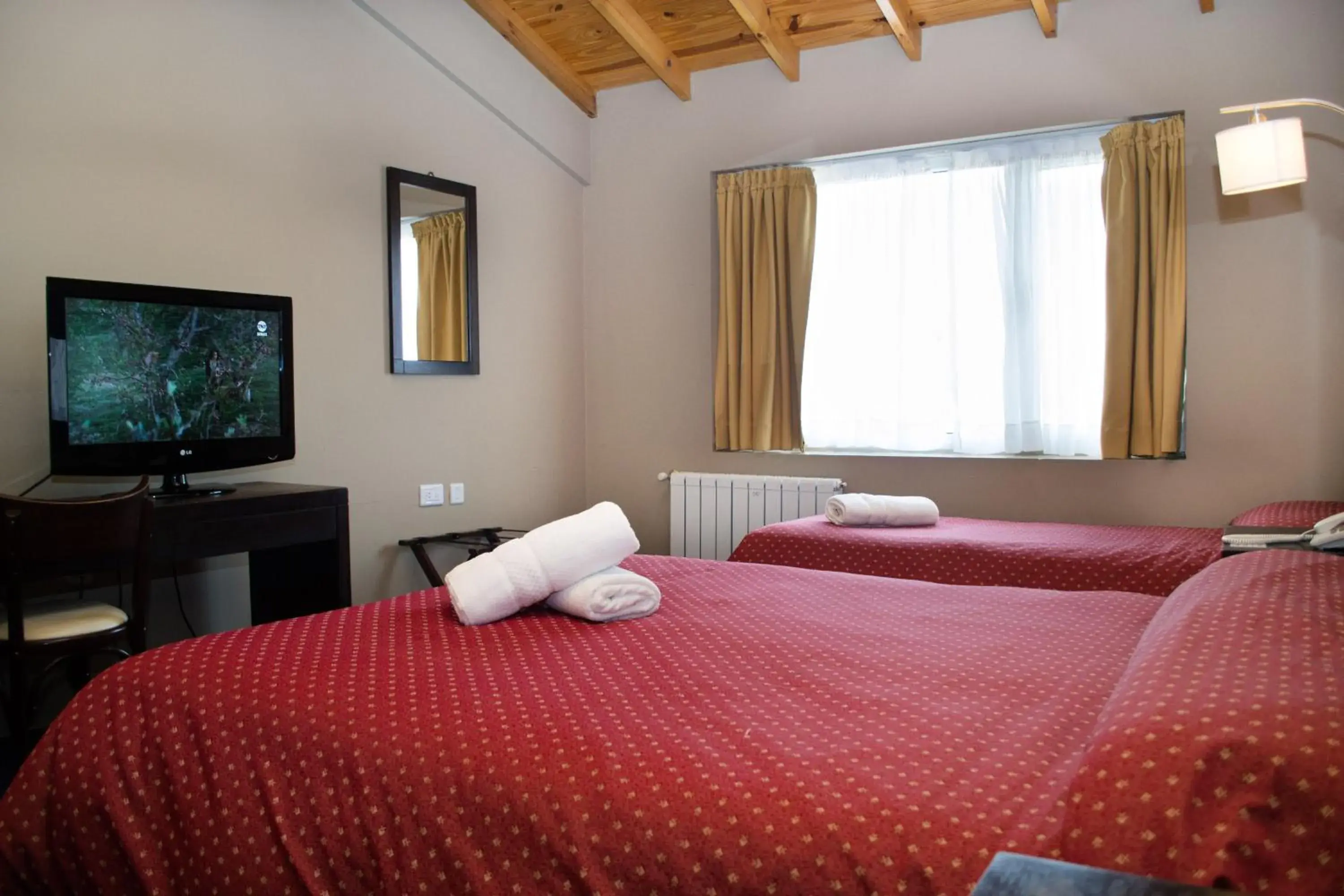 Bed in Marcopolo Suites Calafate