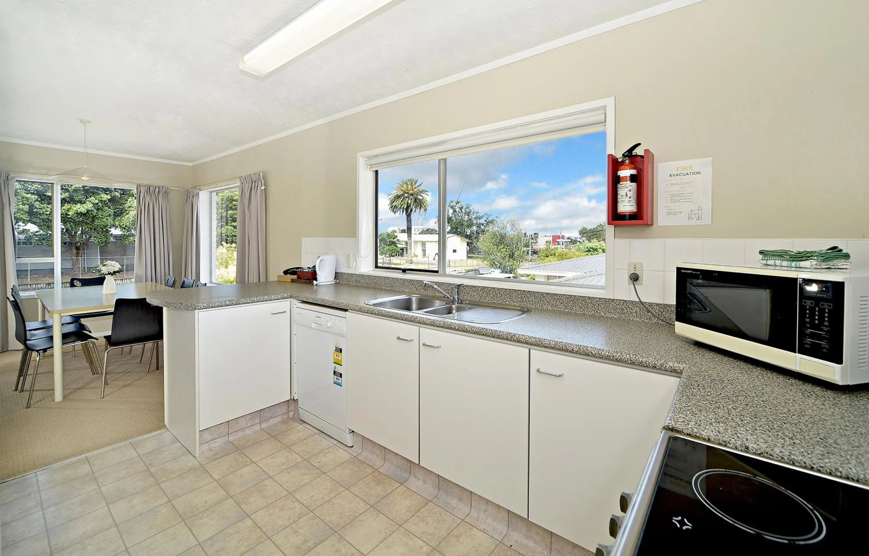 Kitchen or kitchenette in Takapuna Motor Lodge
