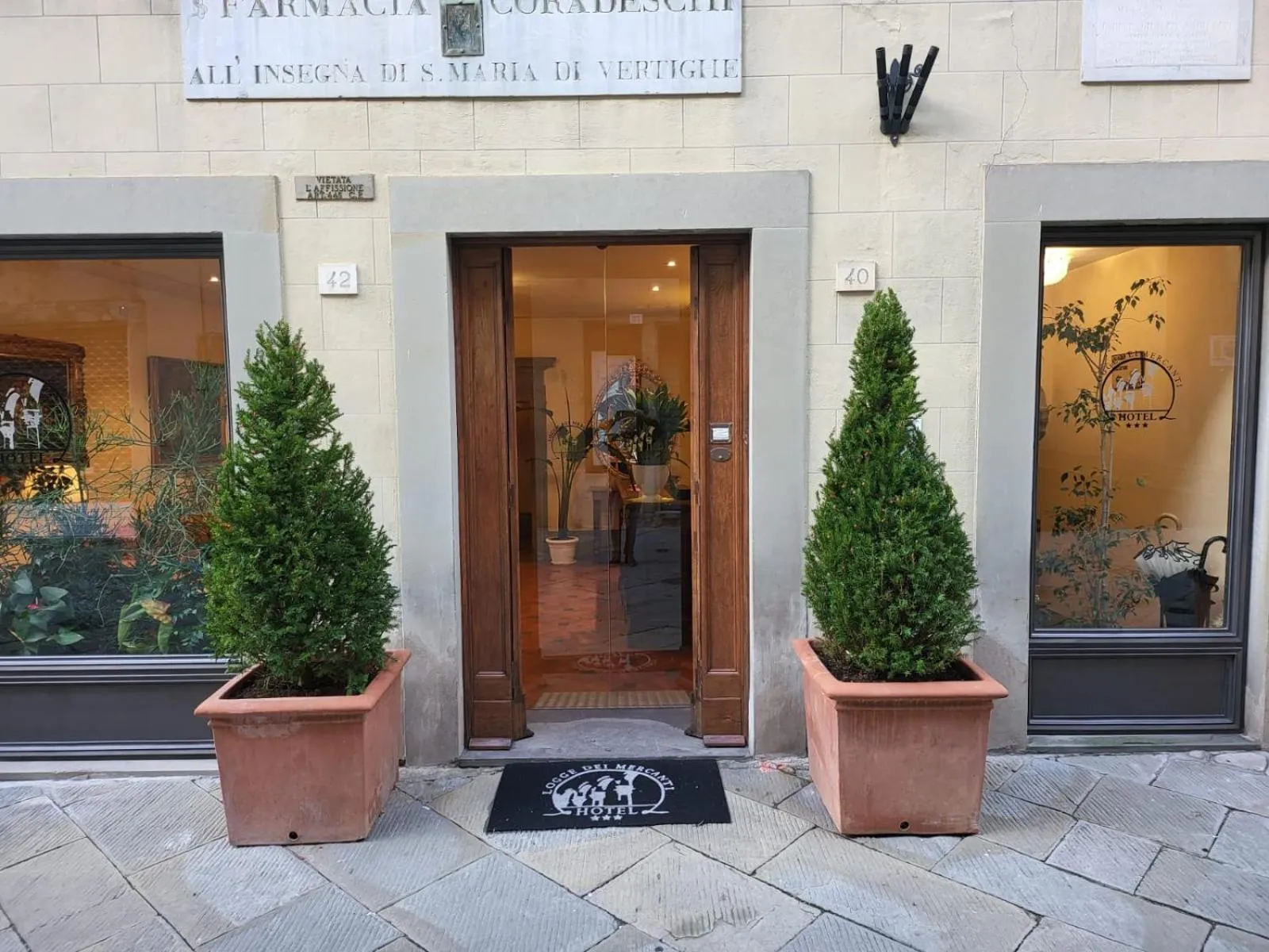 Facade/entrance in Hotel Logge Dei Mercanti
