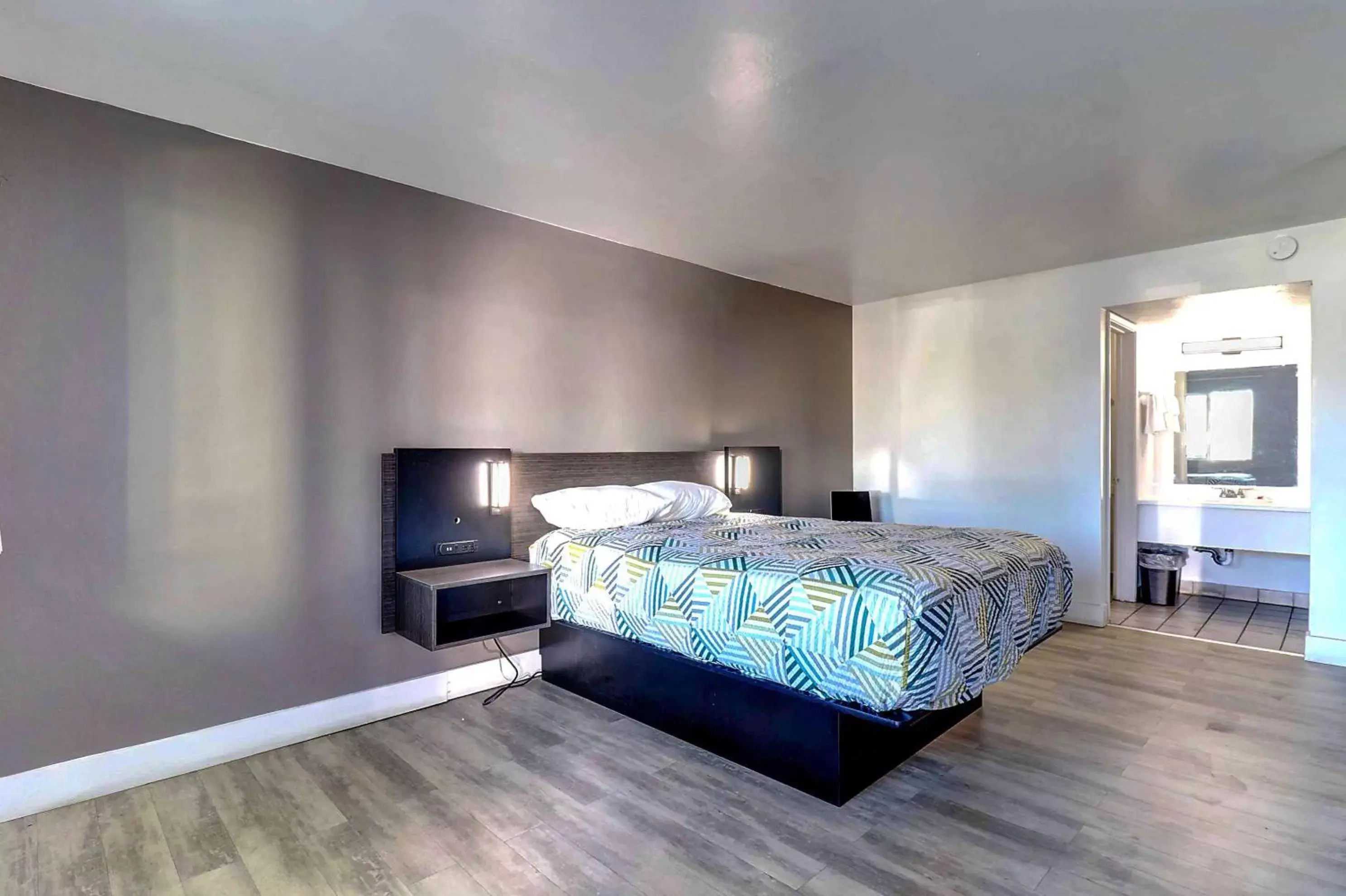 Bedroom, Bed in Motel 6 Tucson, AZ - East Williams Center