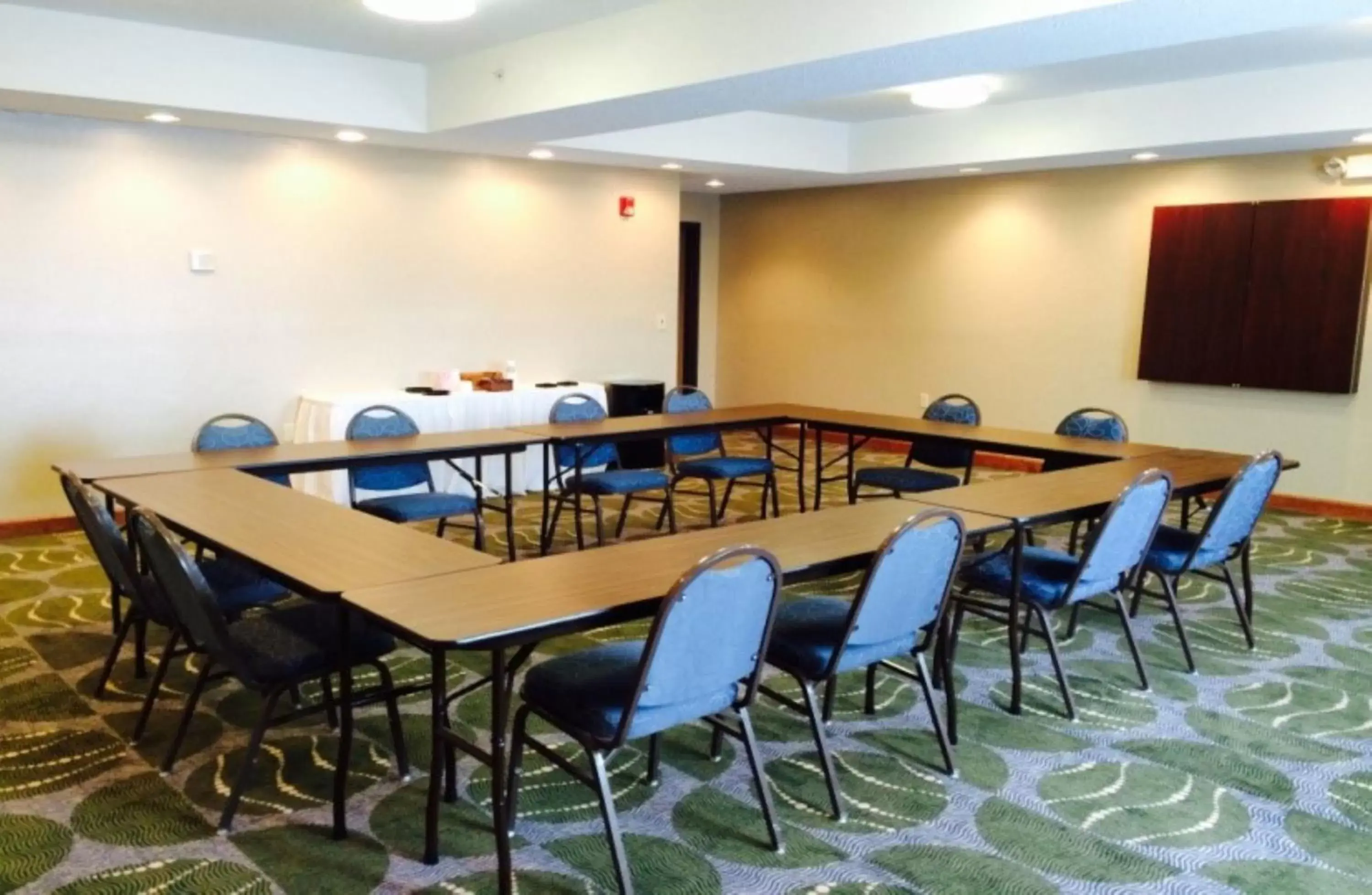 Meeting/conference room in Wingate by Wyndham Ashland