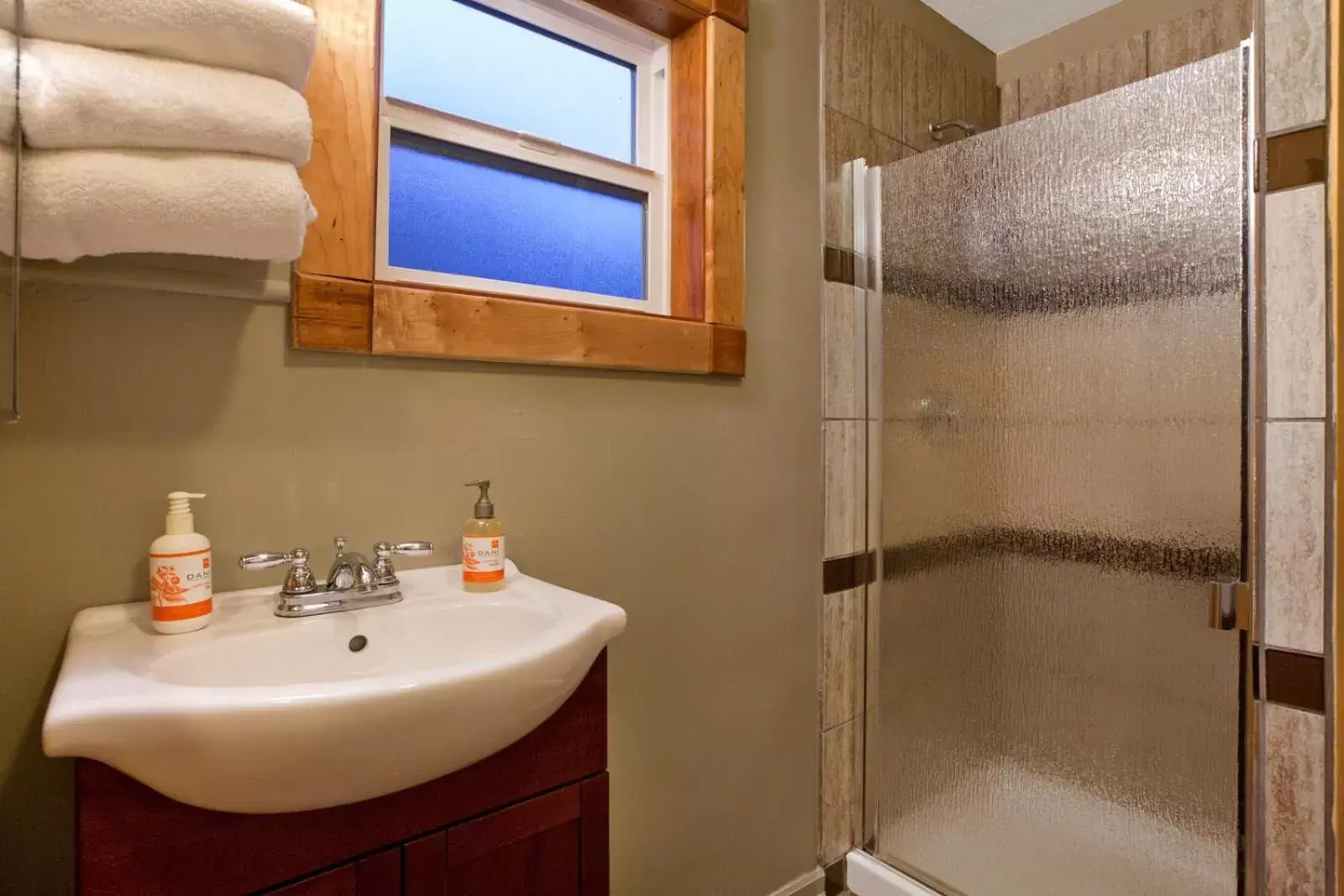 Bathroom in Agate Beach Motel