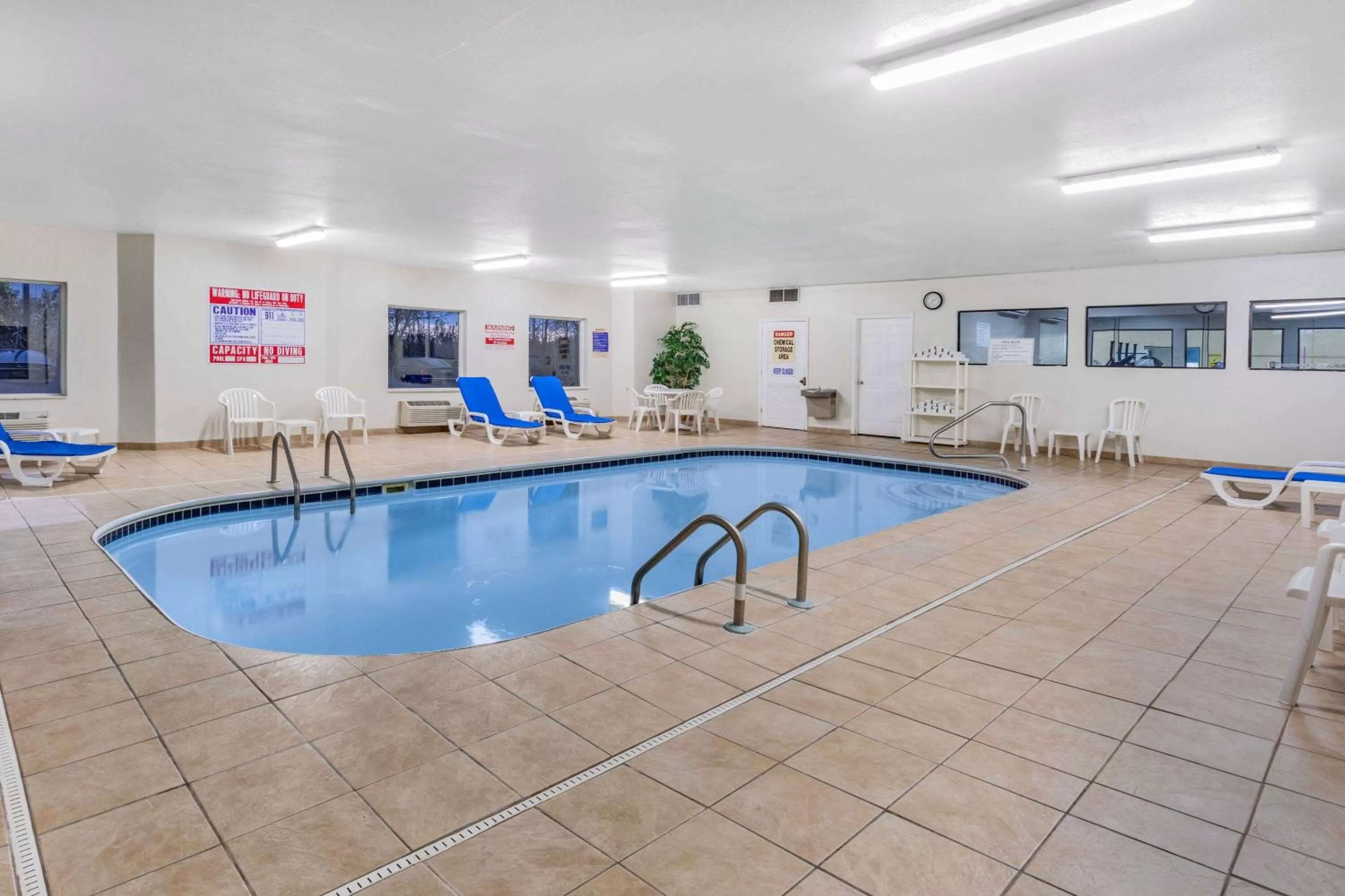 Swimming pool in Baymont by Wyndham Milan