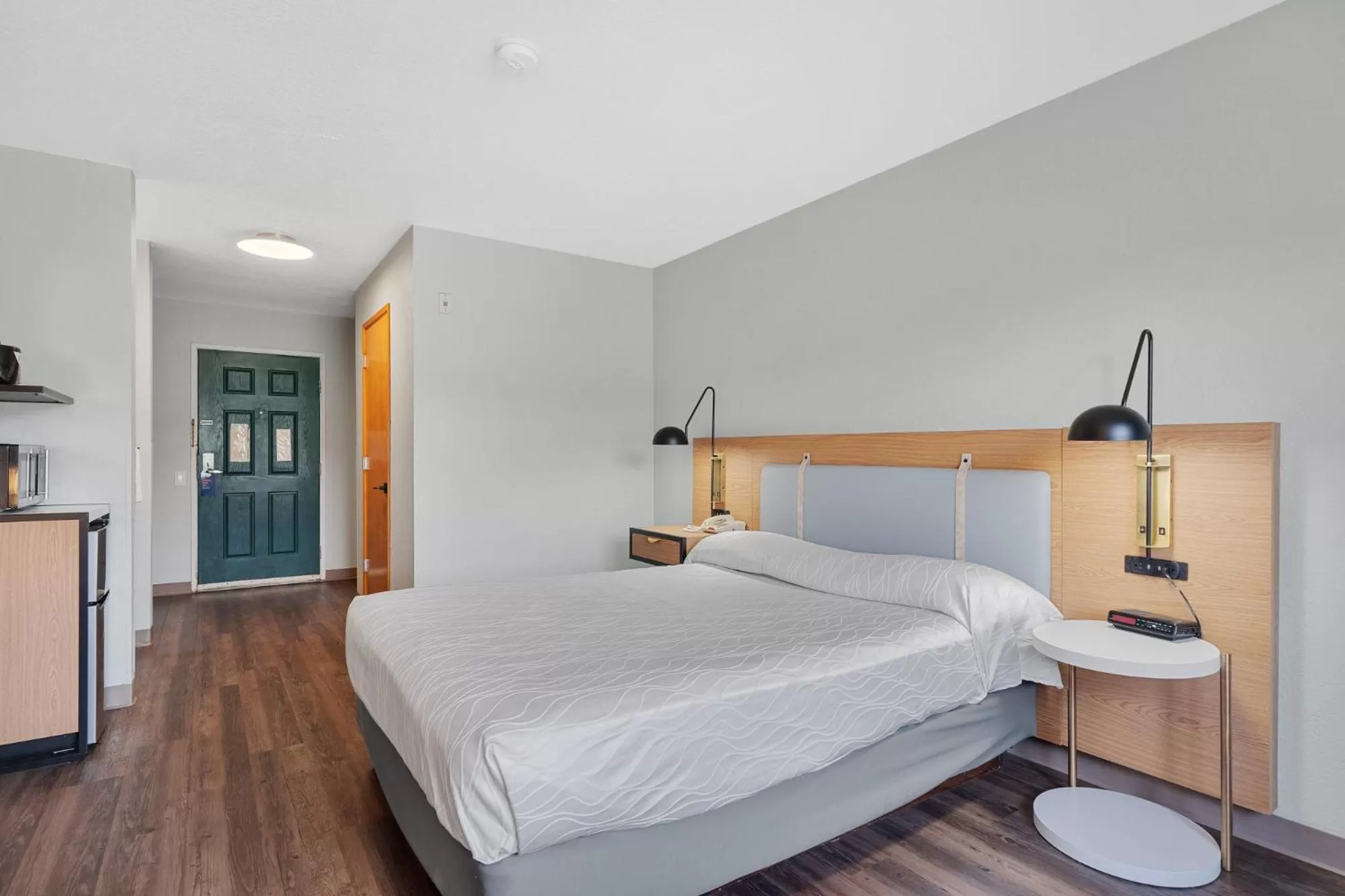 Bed in Garibaldi Inn at the Bay