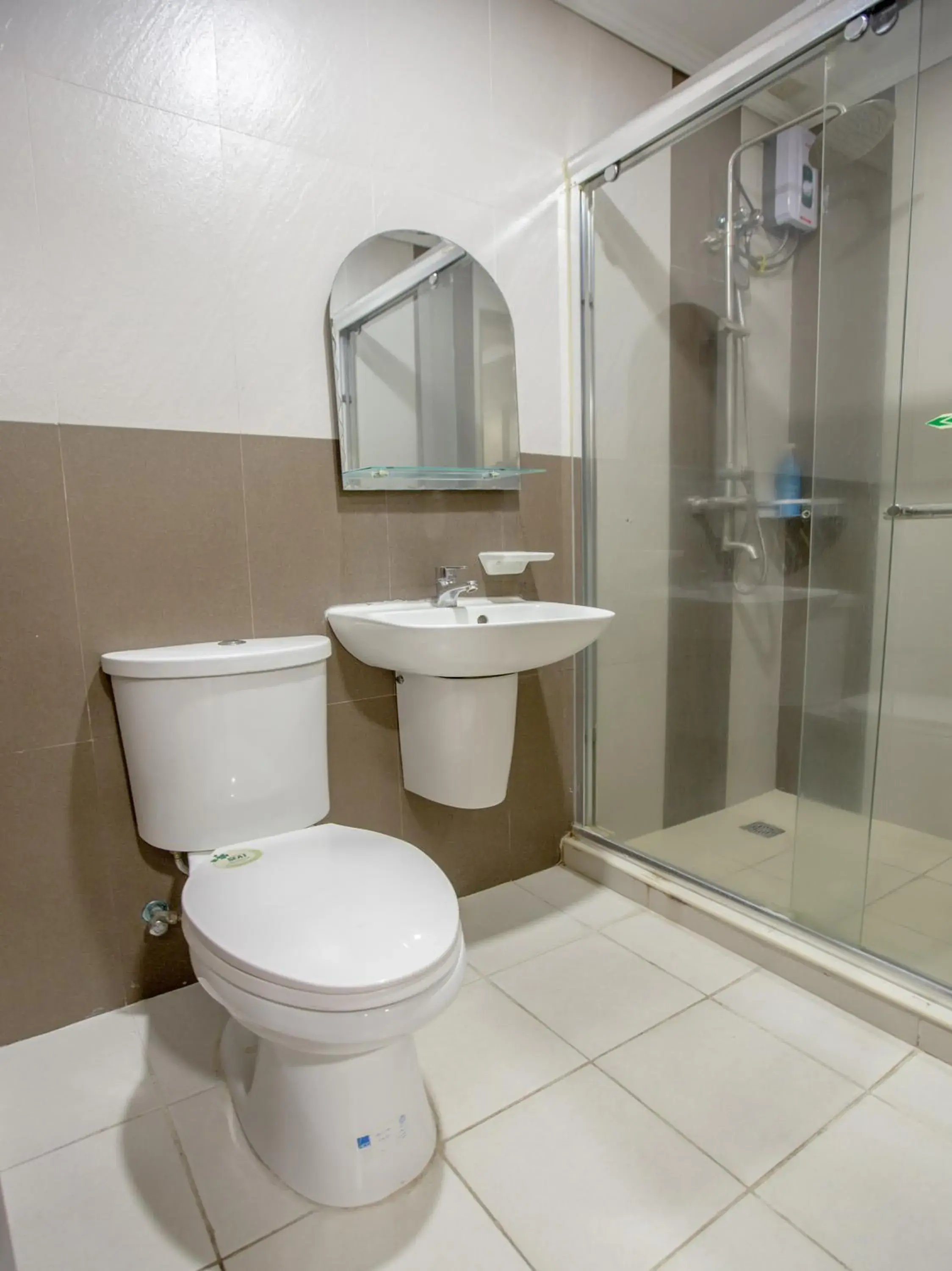 Bathroom in OYO 700 Pj Inn Hotel