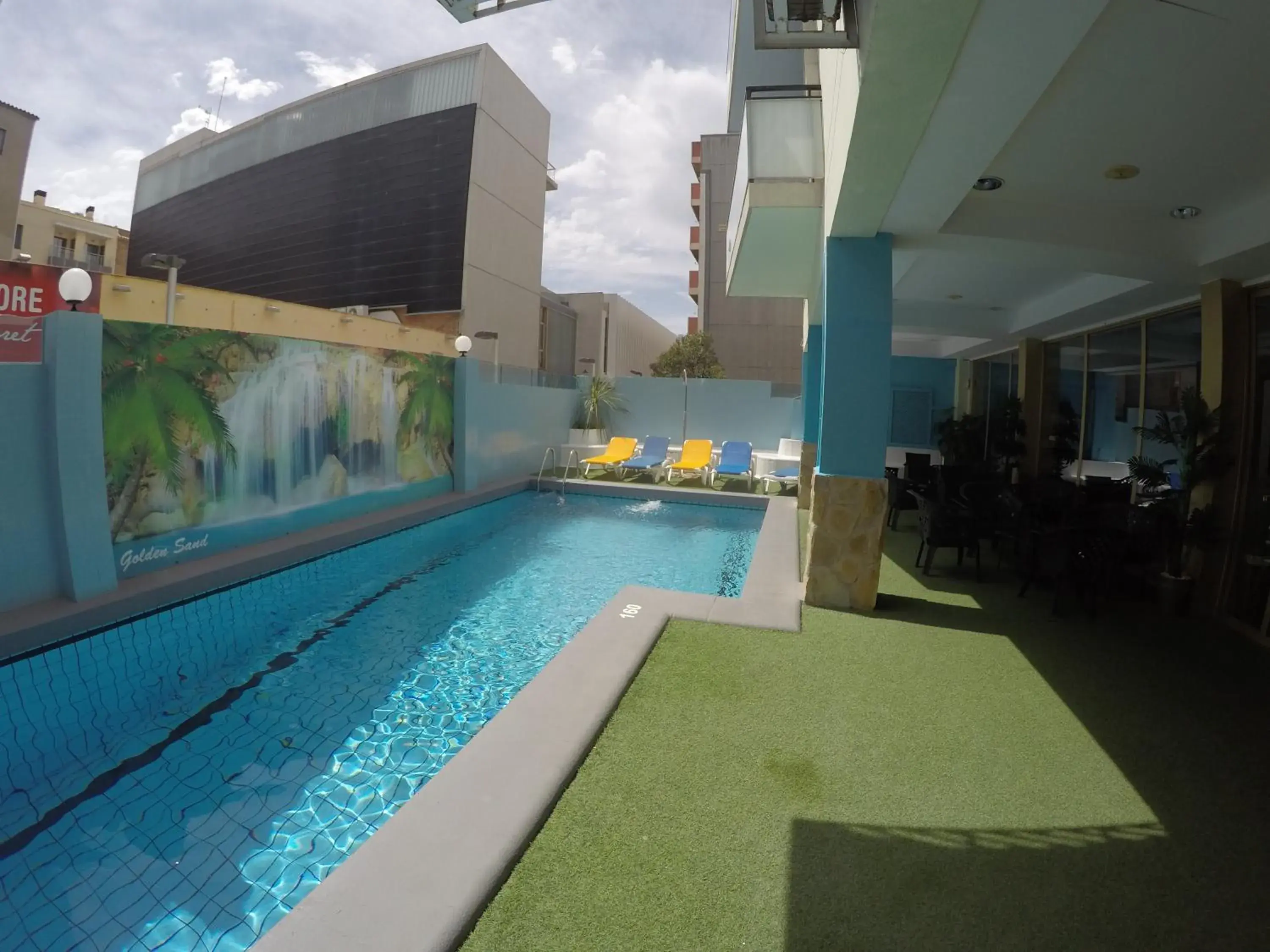 Swimming Pool in Hotel Golden Sand