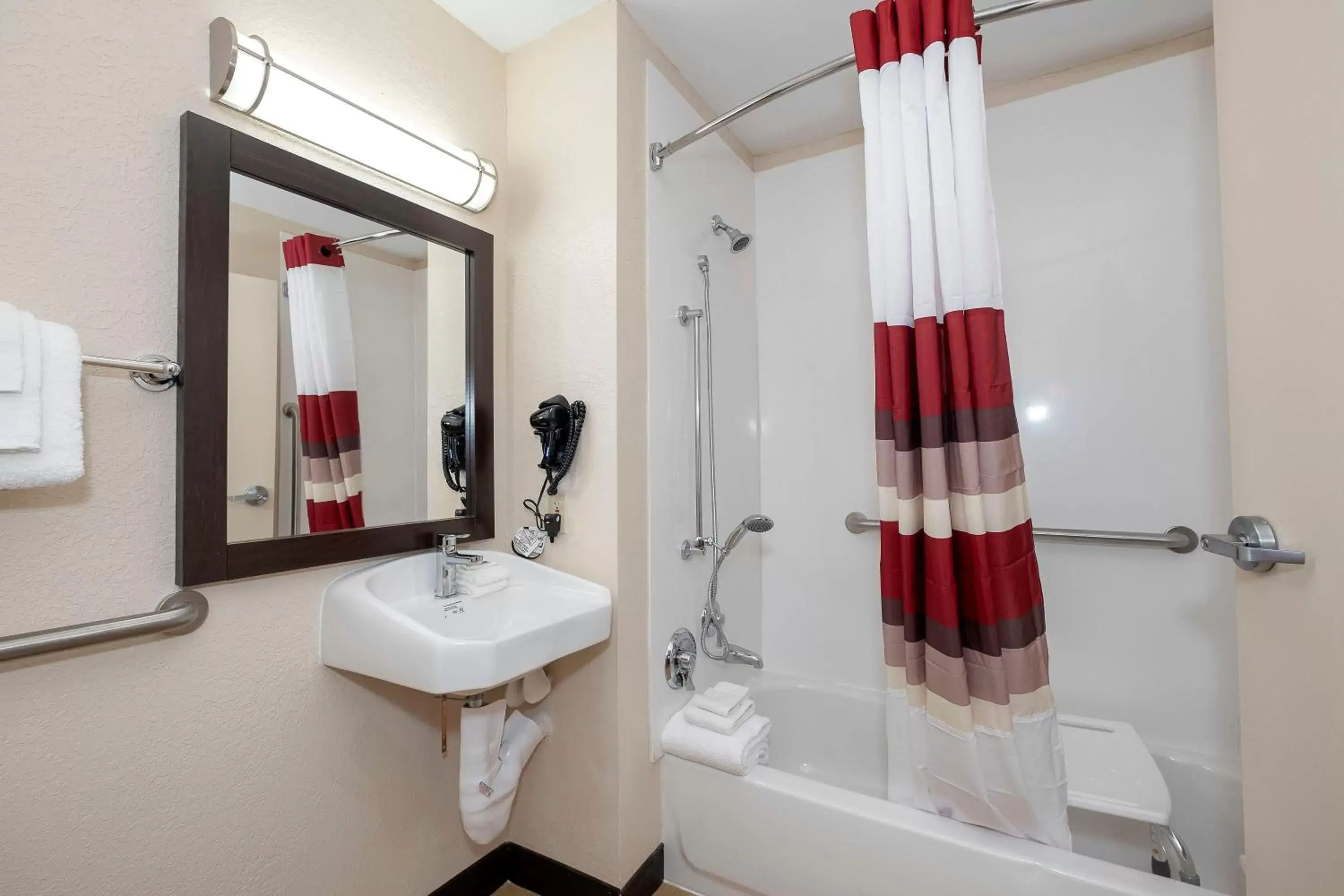 Other, Bathroom in Red Roof Inn PLUS+ Jacksonville – Southpoint