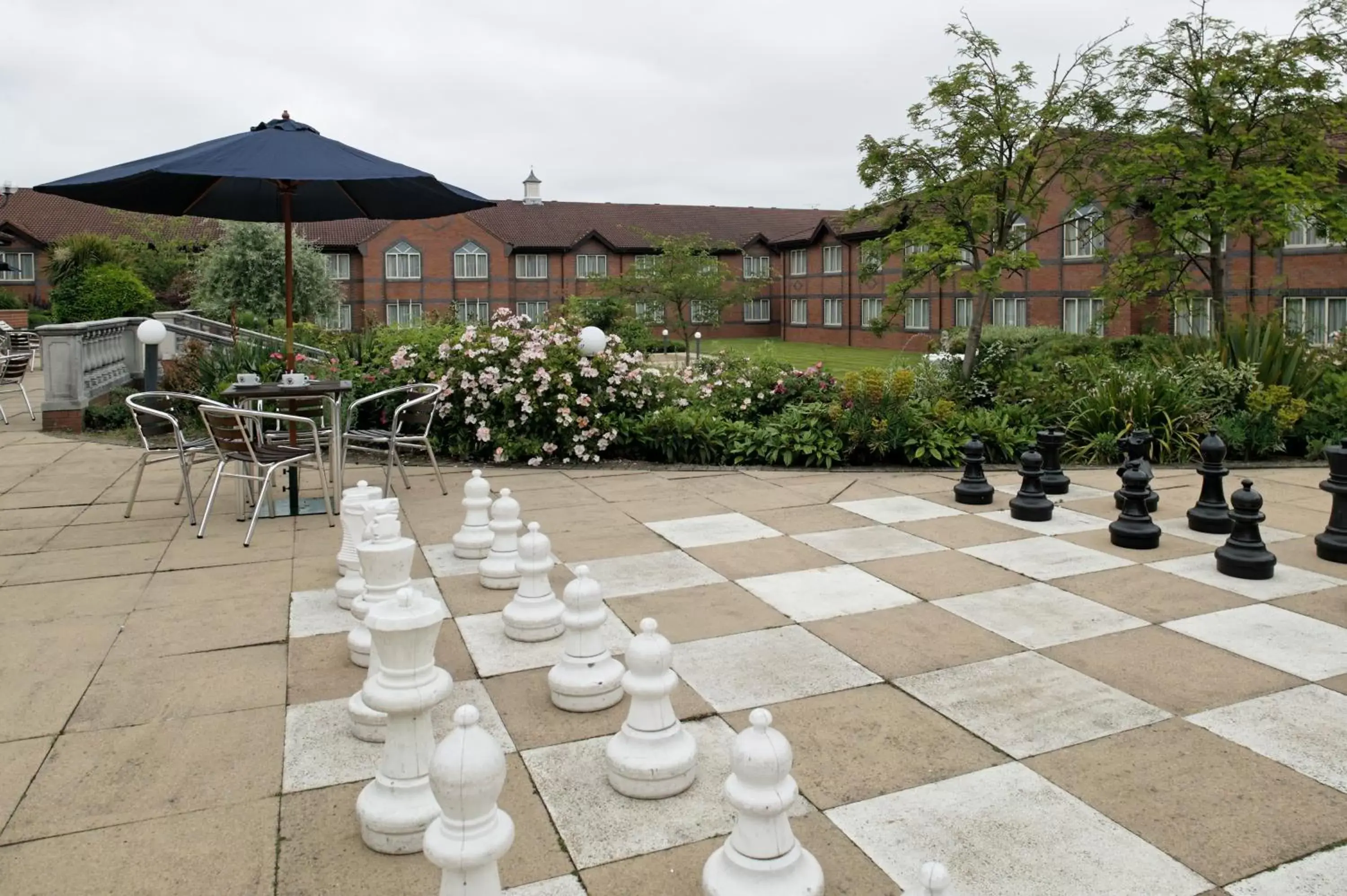 Garden, Property Building in Mercure Daventry Court Hotel