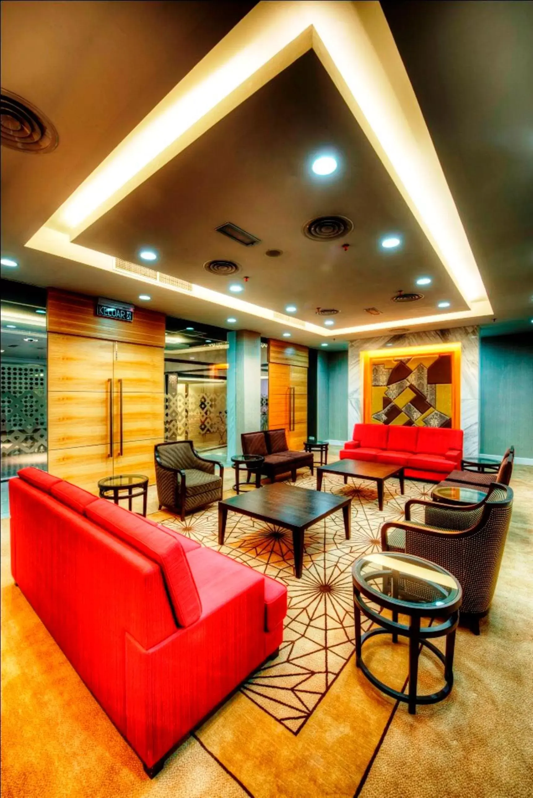 Lobby or reception, Lounge/Bar in Raia Hotel Kota Kinabalu