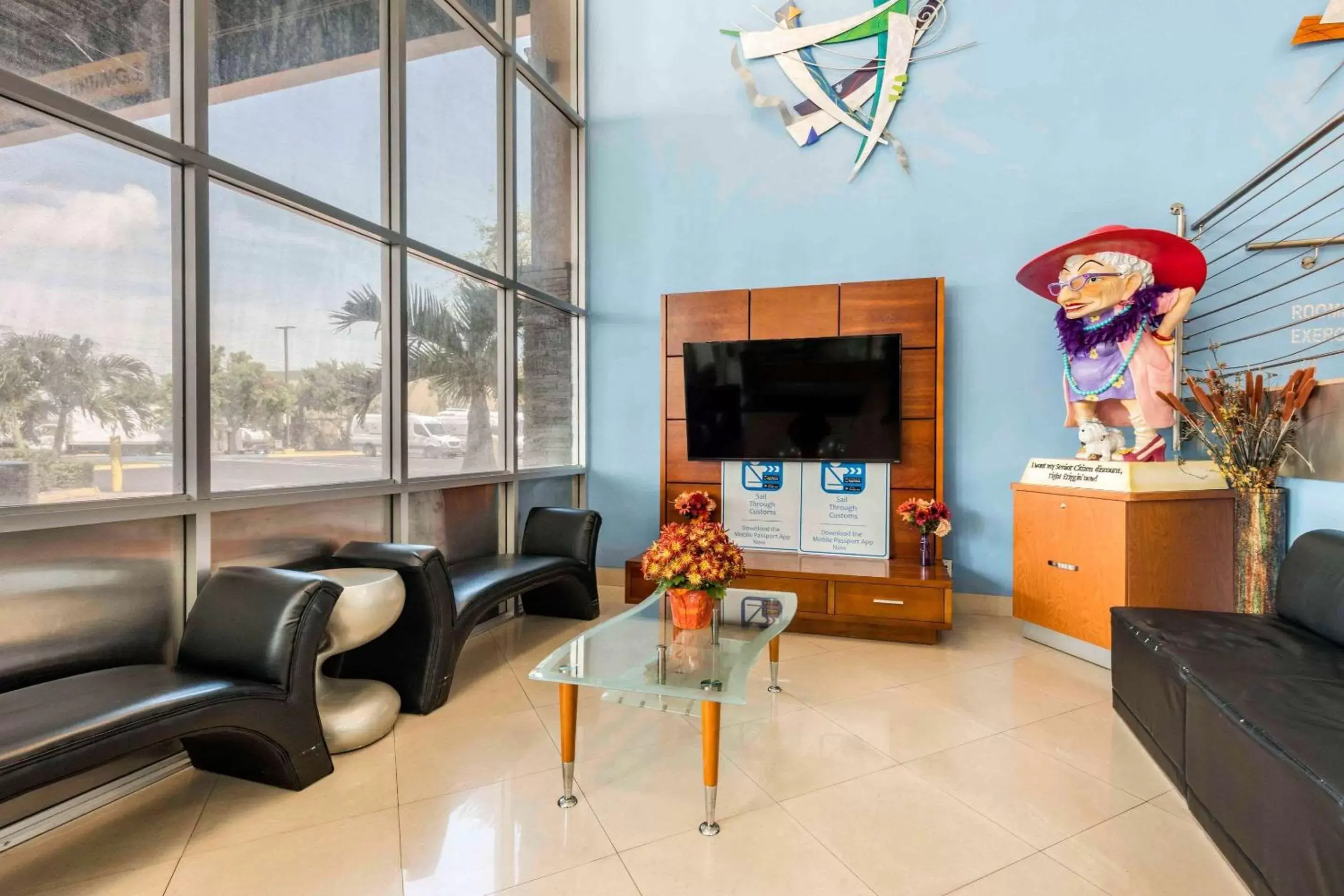 Lobby or reception in Rodeway Inn & Suites Fort Lauderdale Airport & Cruise Port