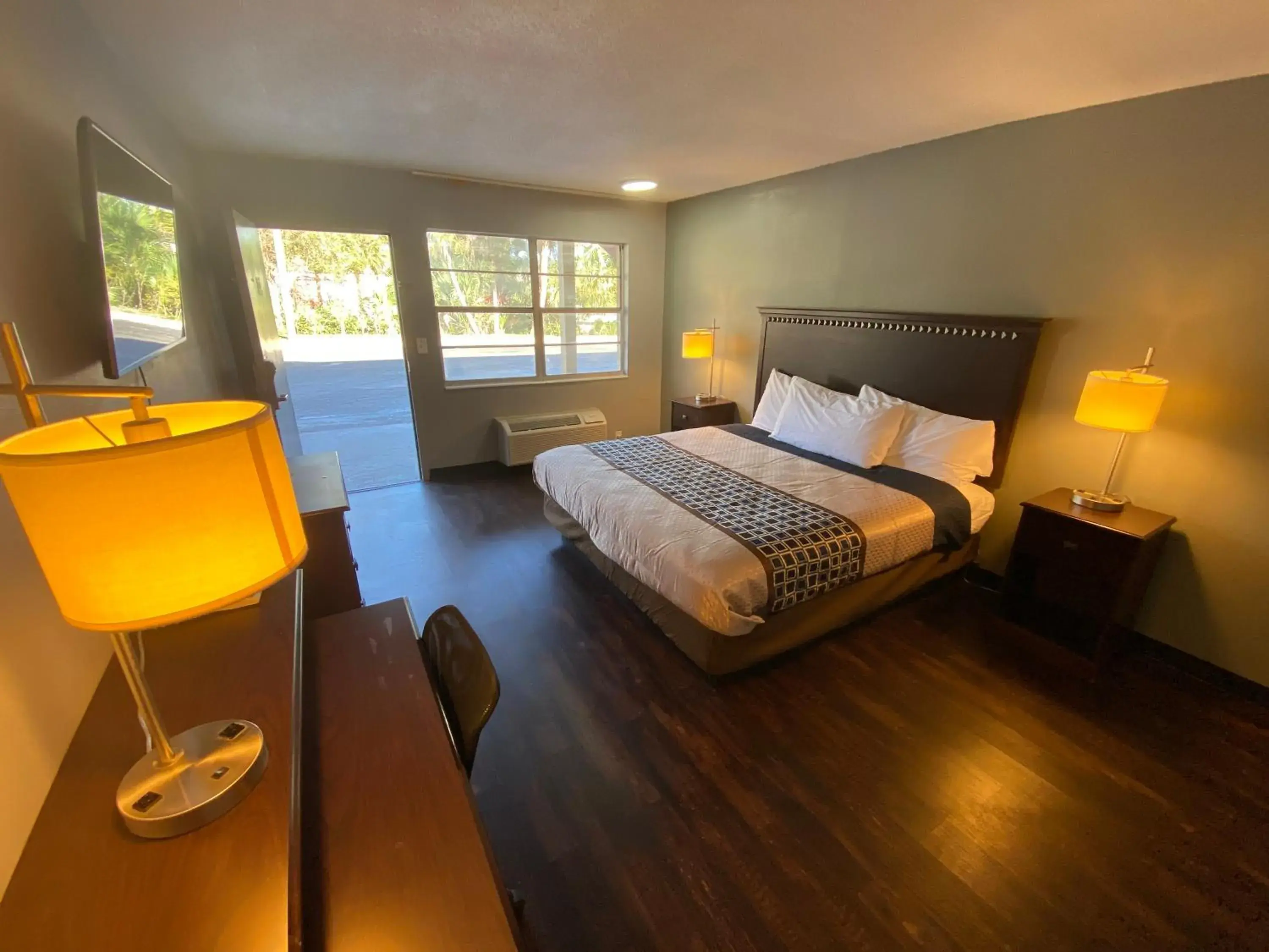 Bedroom, Bed in Americas Best Value Inn - Gainesville Bedroom, Bed in Americas Best Value Inn - Gainesville