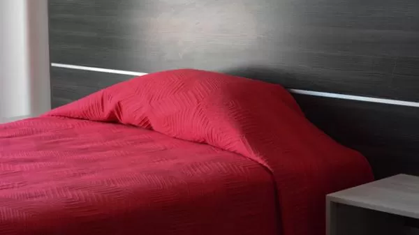 Kitchen or kitchenette, Bed in Hotel Urban Cholula