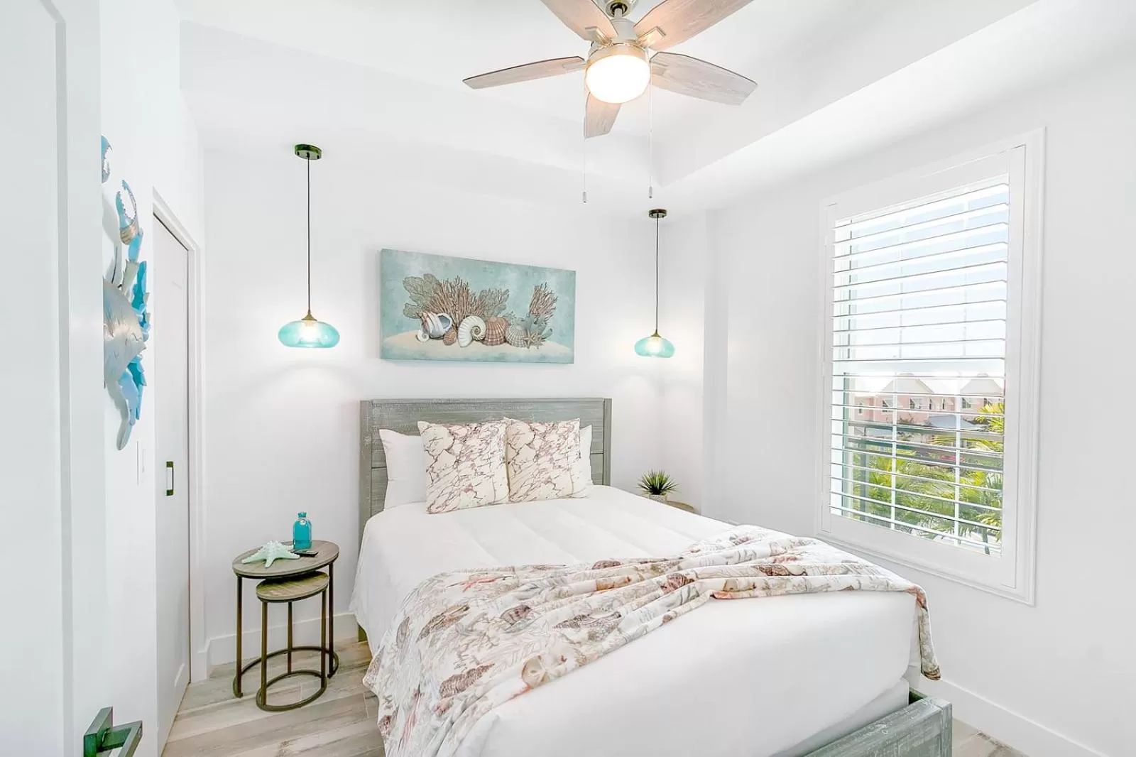 Bed in Cape Crossing Resort & Marina