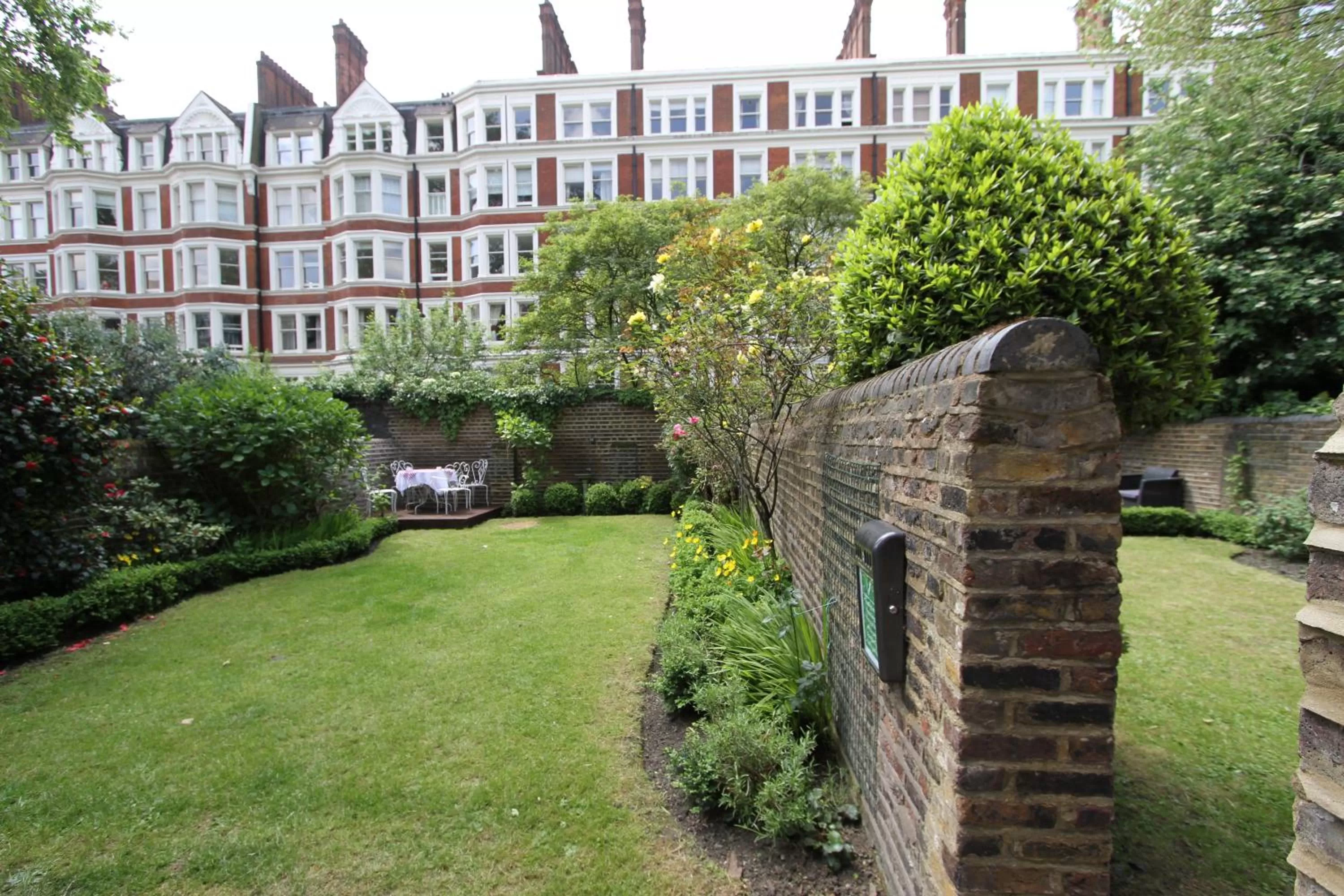 Property building in Ridgemount Hotel